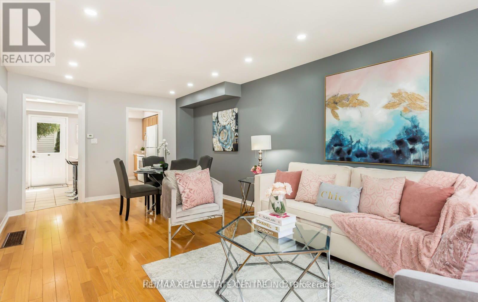 405 HOLLANDVIEW TR
