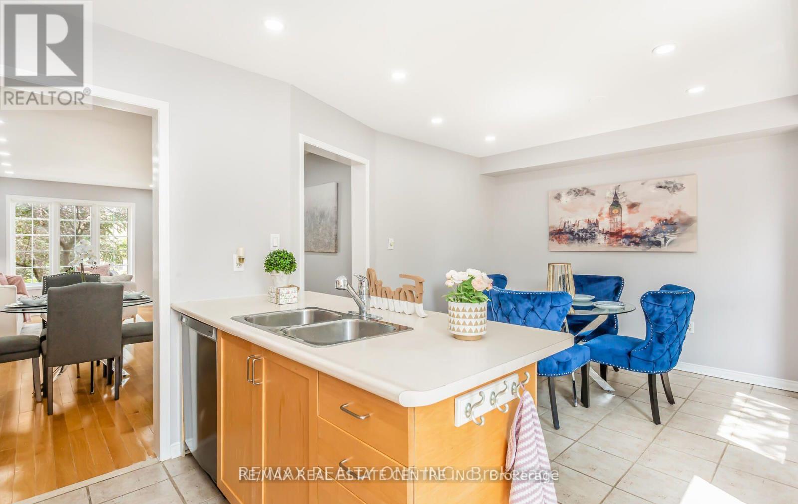 405 HOLLANDVIEW TR