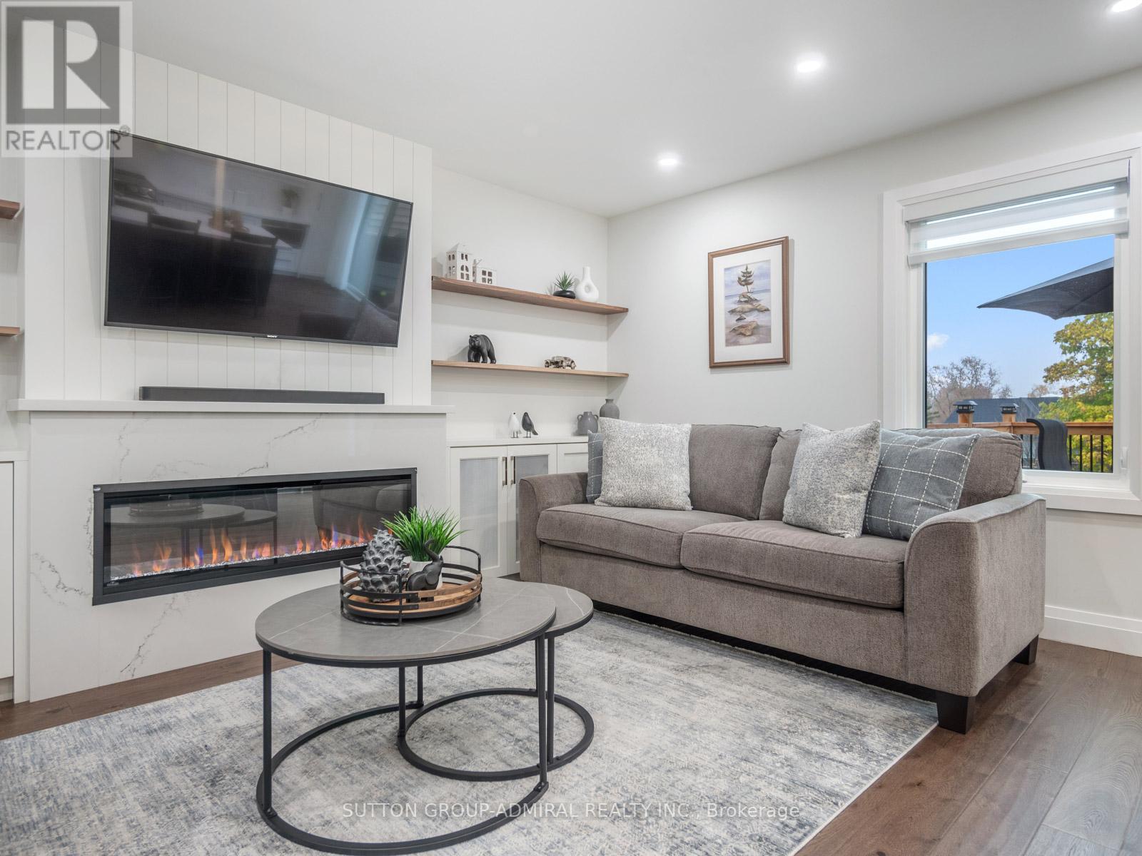 18 HASKELL CRES