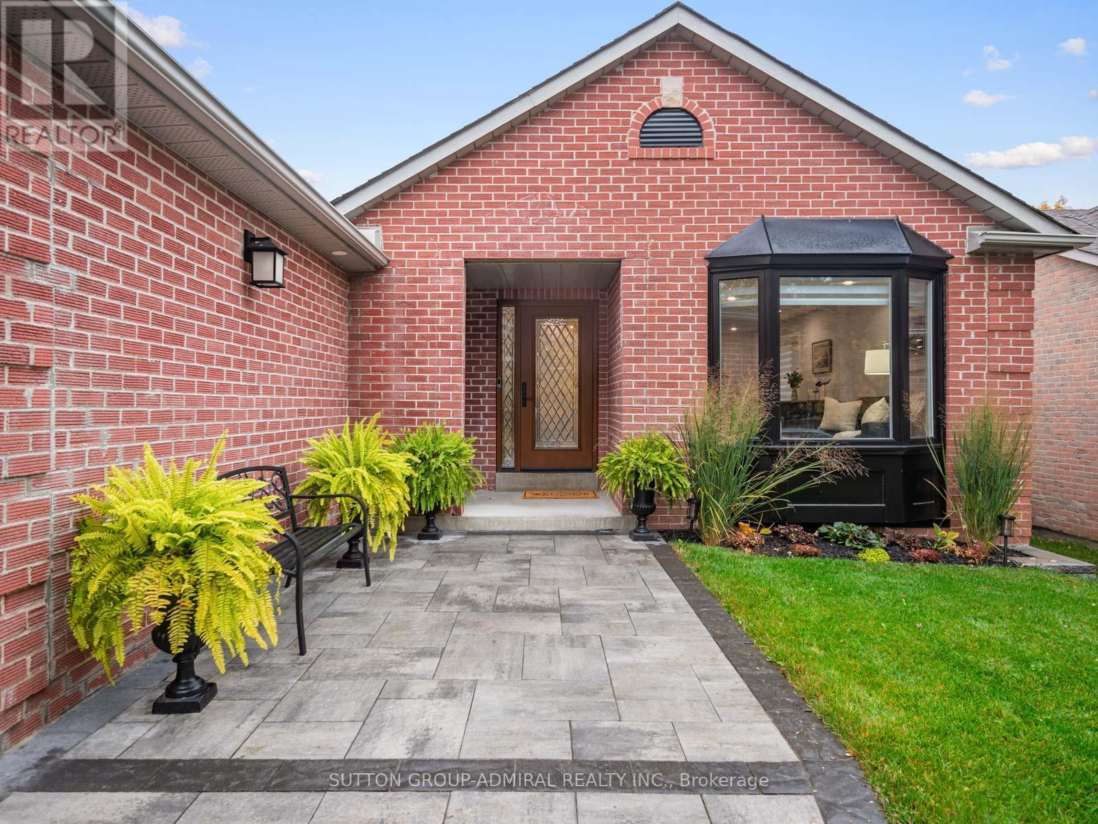 18 HASKELL CRES
