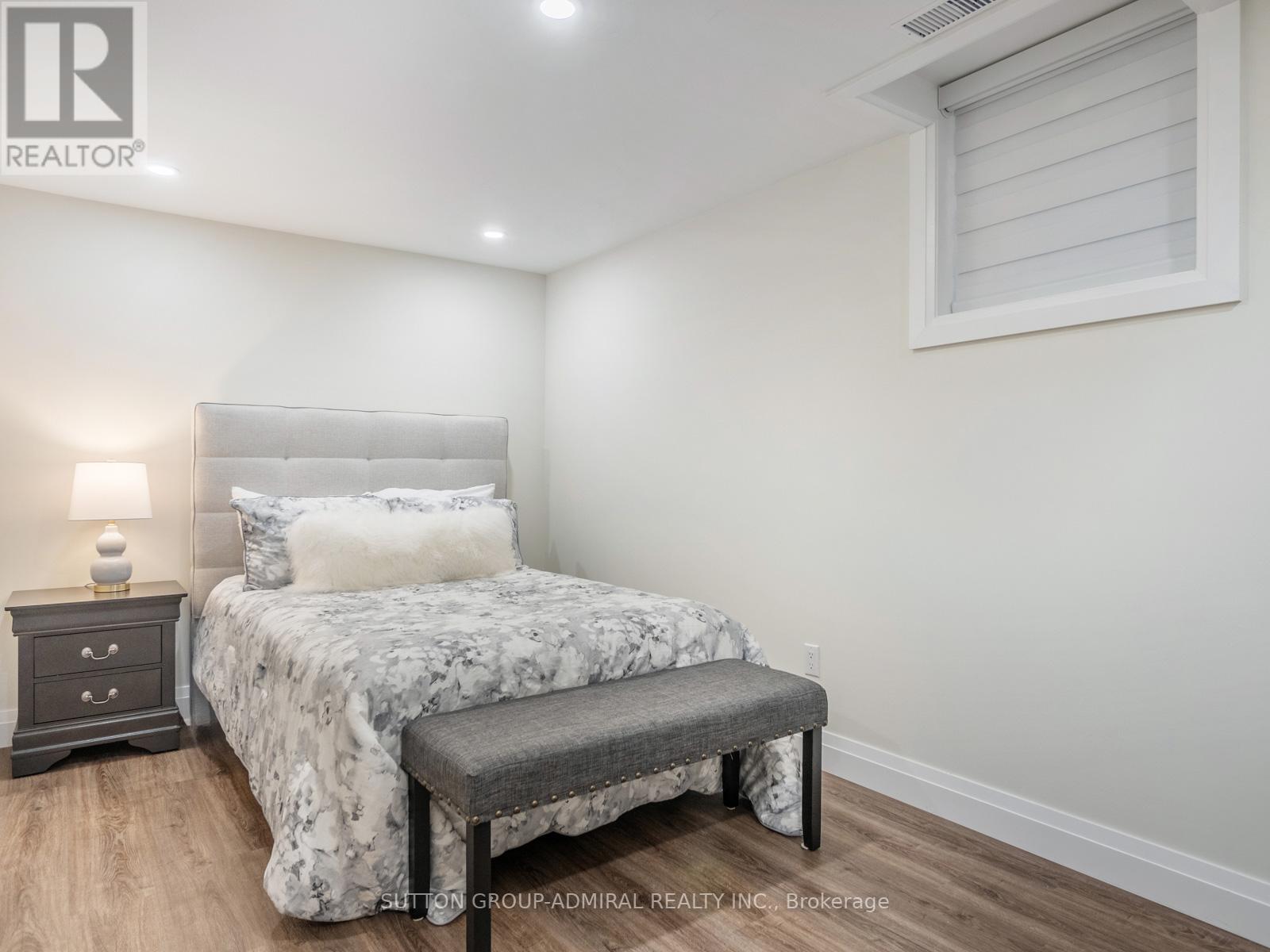 18 HASKELL CRES