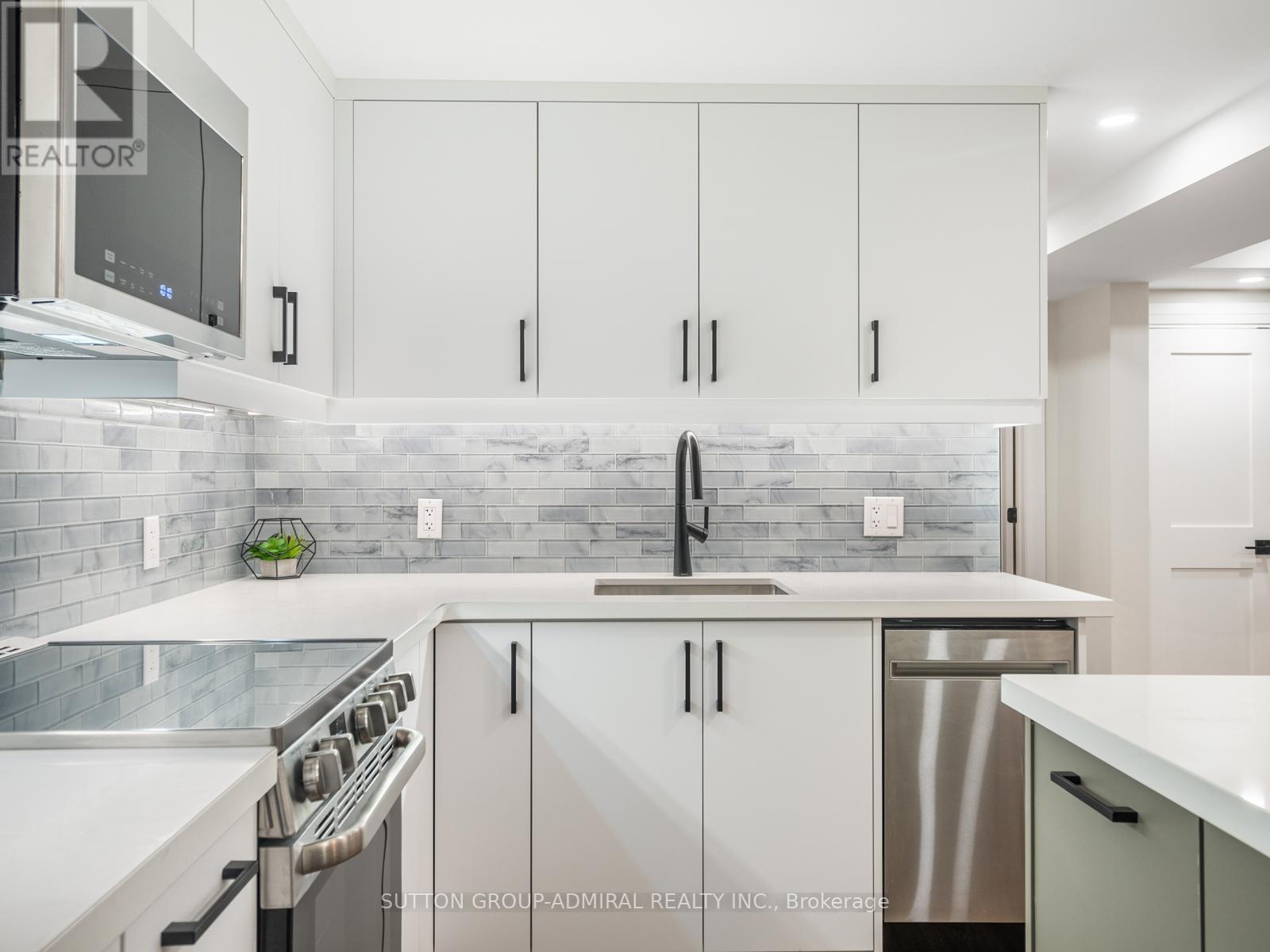 18 HASKELL CRES