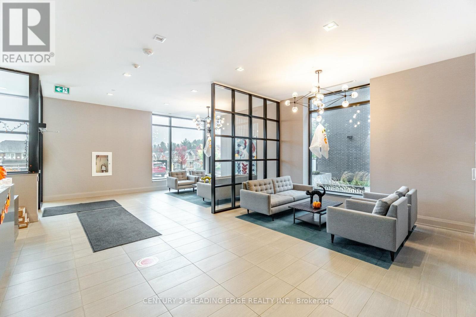 #215 -555 WILLIAM GRAHAM DR