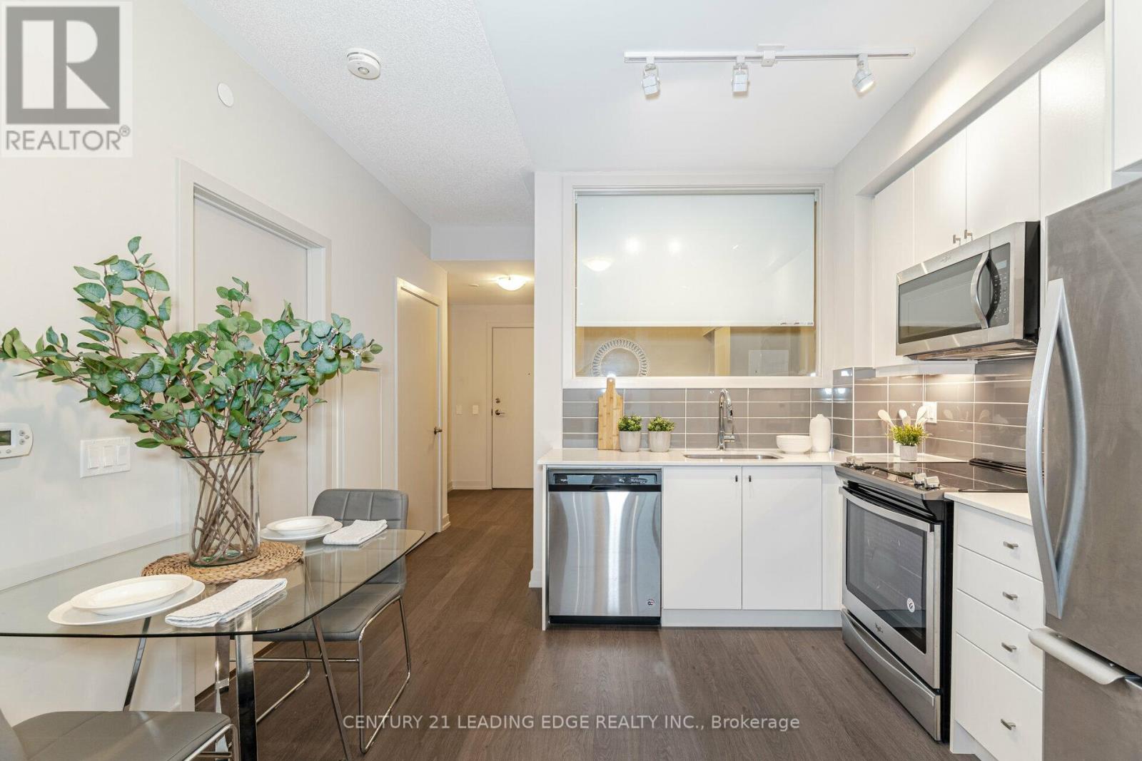 #215 -555 WILLIAM GRAHAM DR