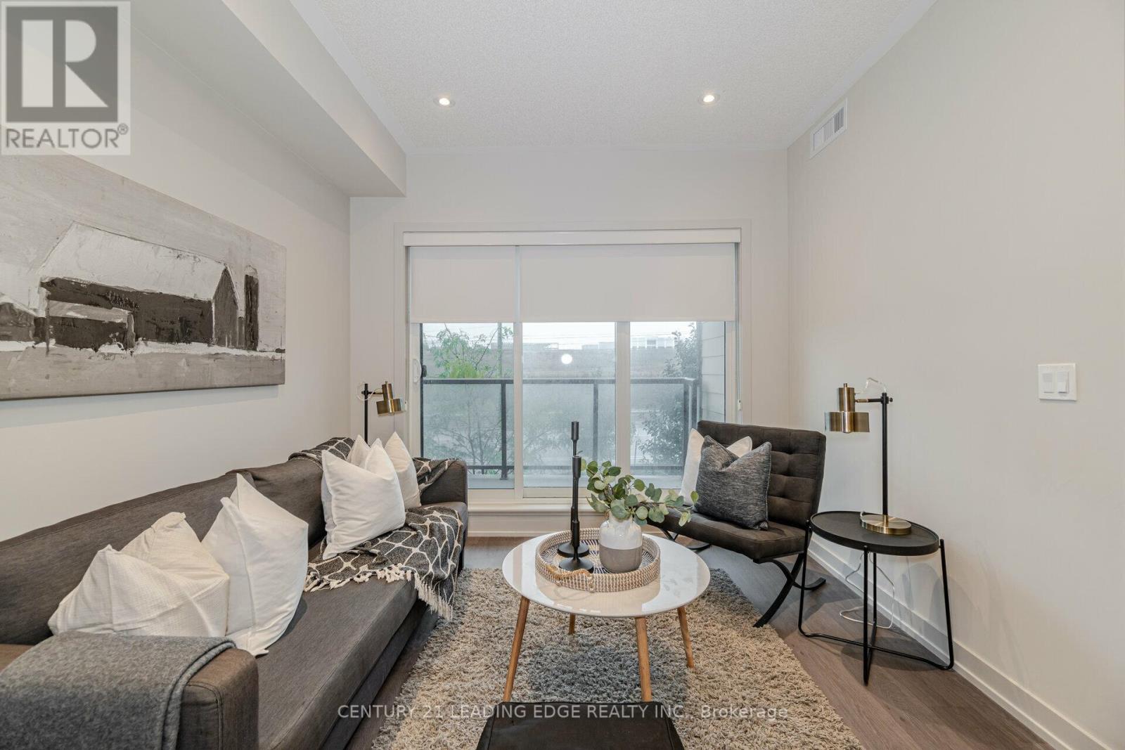 #215 -555 WILLIAM GRAHAM DR