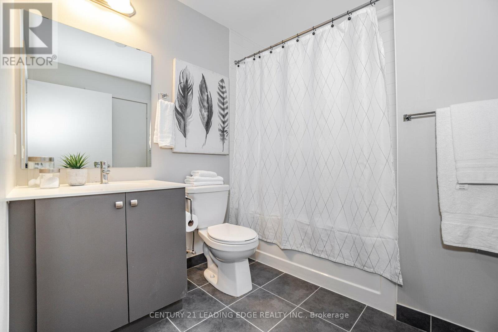 #215 -555 WILLIAM GRAHAM DR