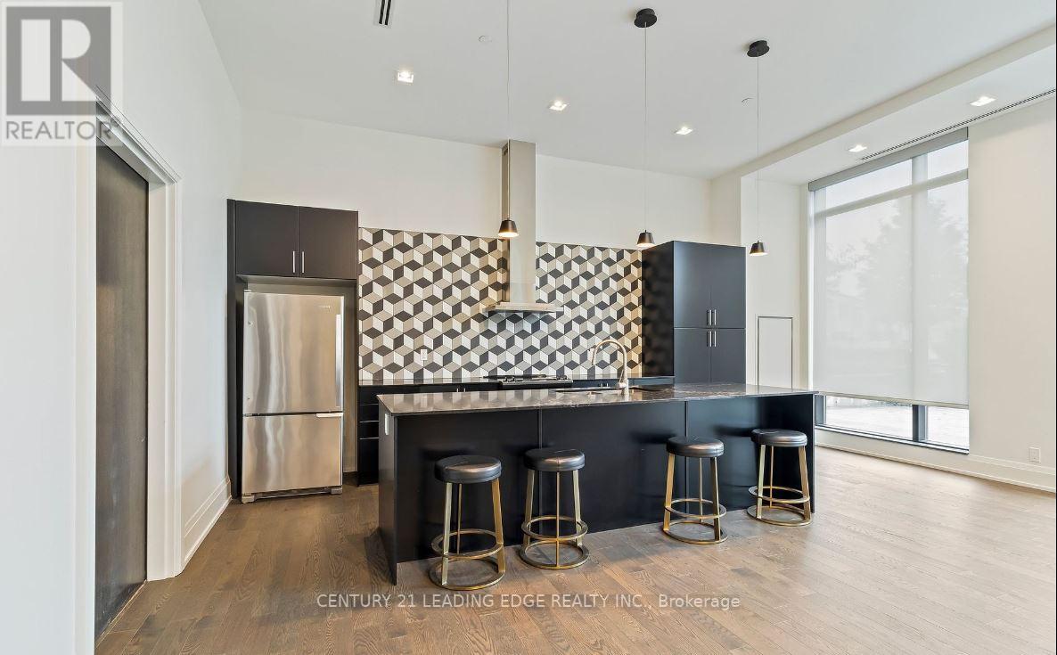 #215 -555 WILLIAM GRAHAM DR