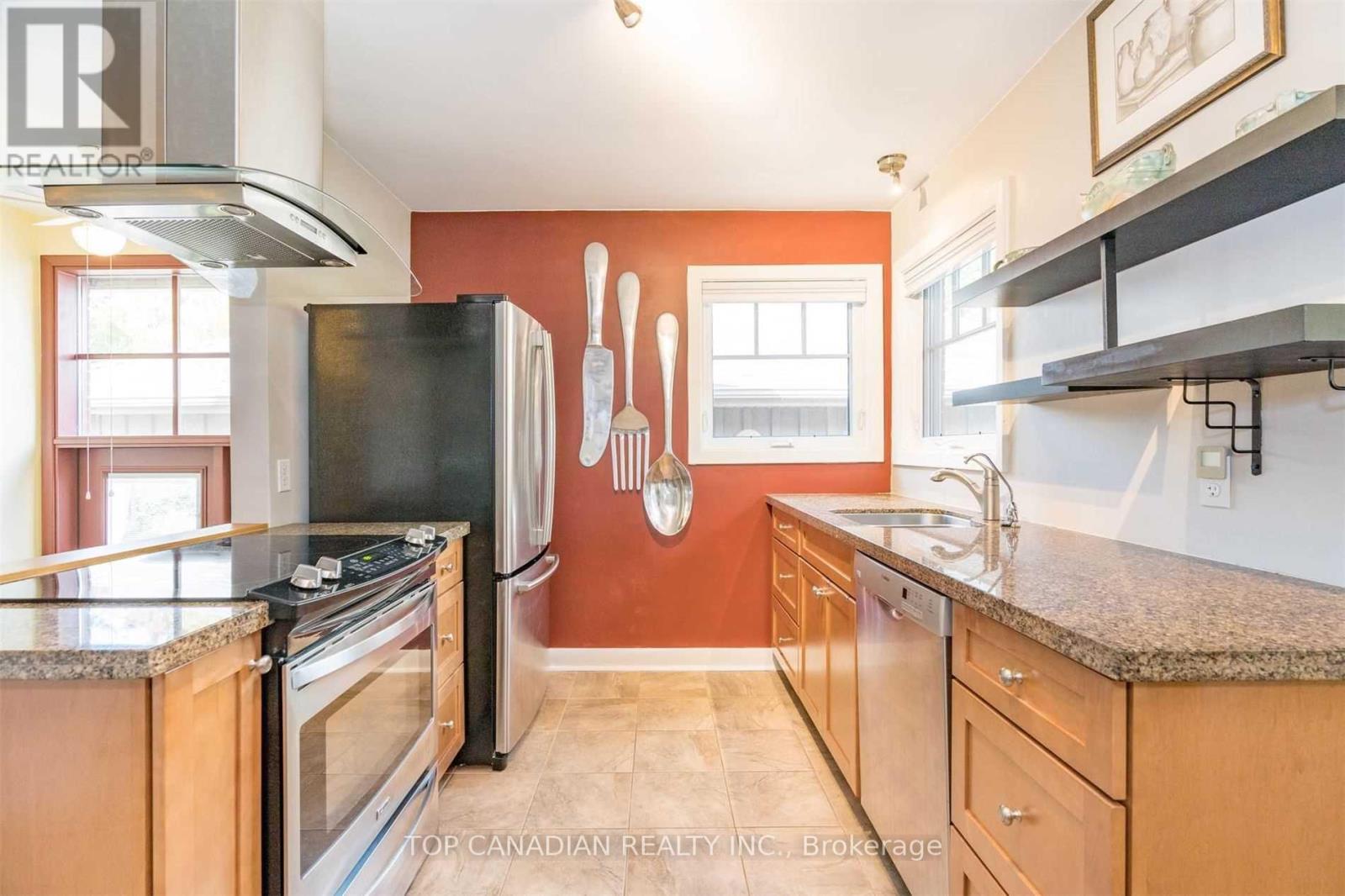 #MAIN -143 AVENUE RD, #Main