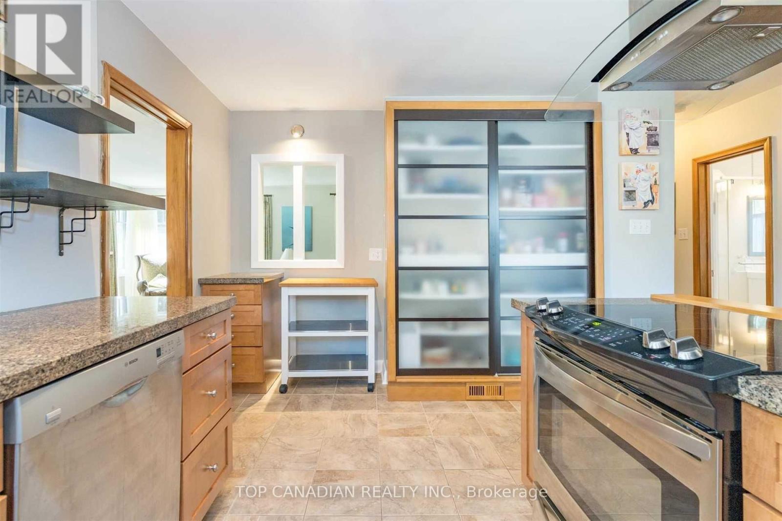 #MAIN -143 AVENUE RD, #Main