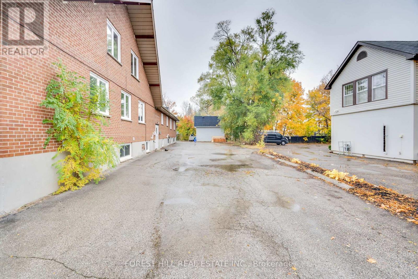 33 WELLINGTON ST E