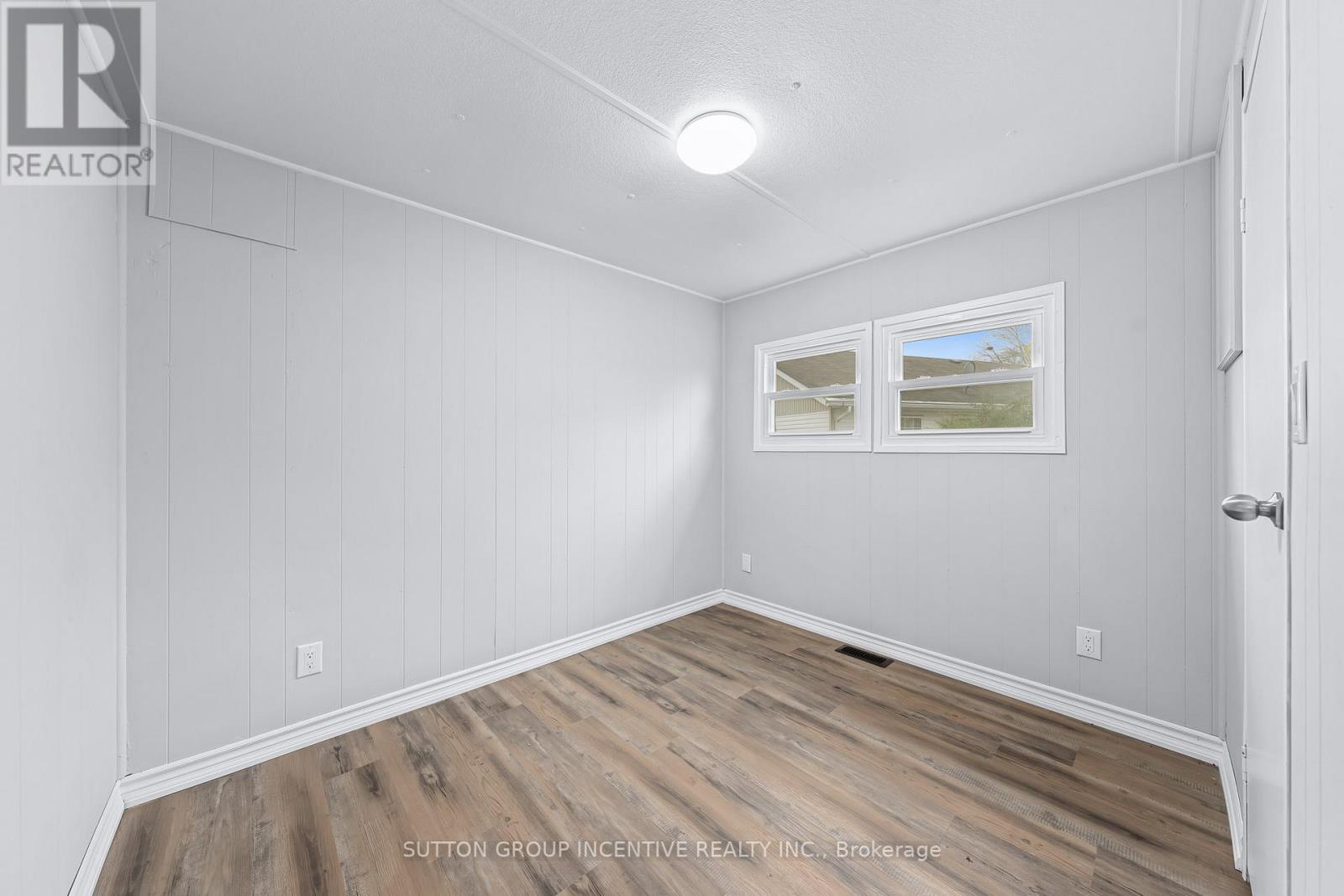 20 WEEPING WILLOW DR