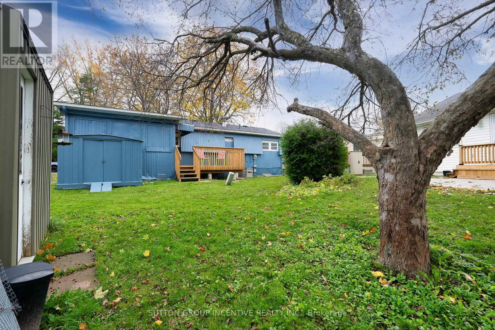 20 WEEPING WILLOW DR