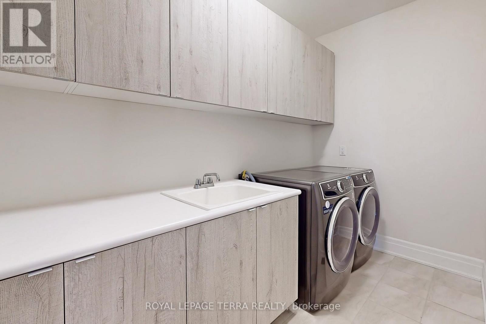 2 PINE HEIGHTS DR