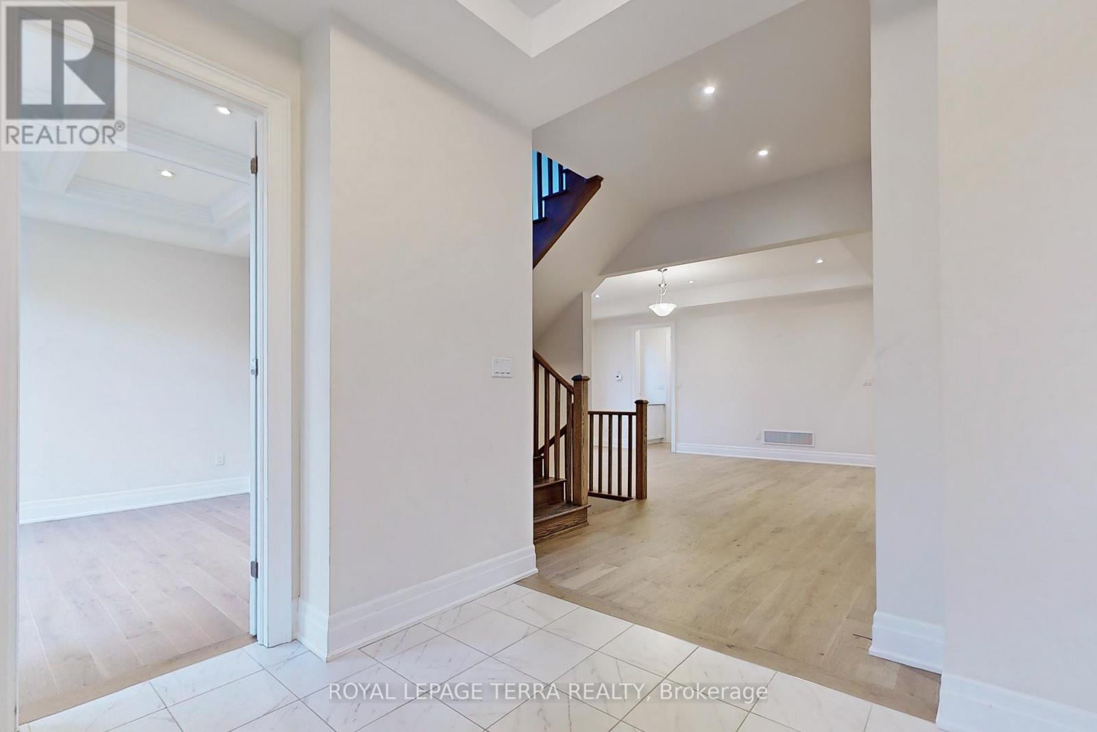 2 PINE HEIGHTS DR