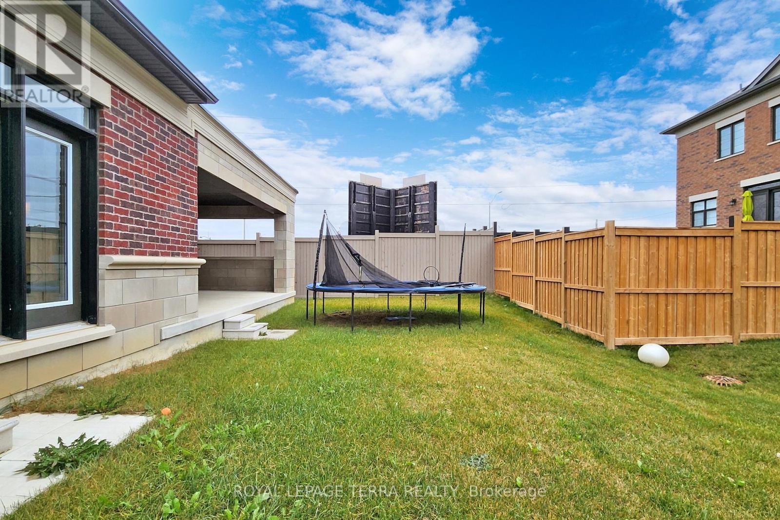 2 PINE HEIGHTS DR