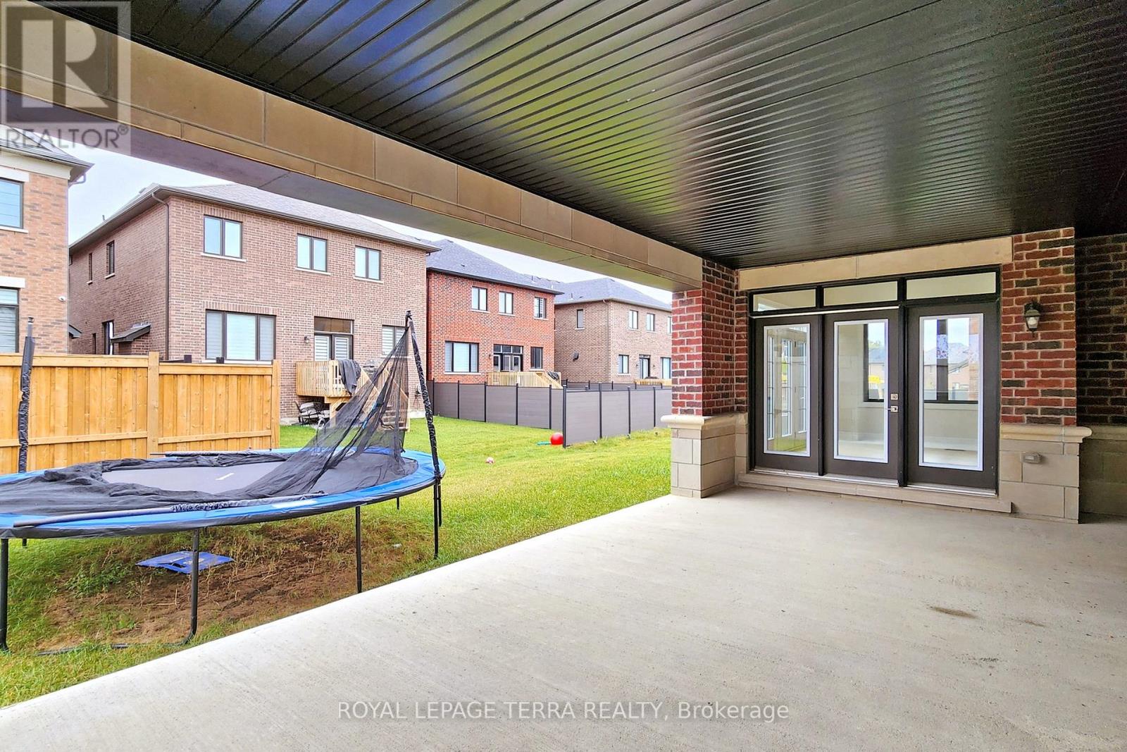 2 PINE HEIGHTS DR