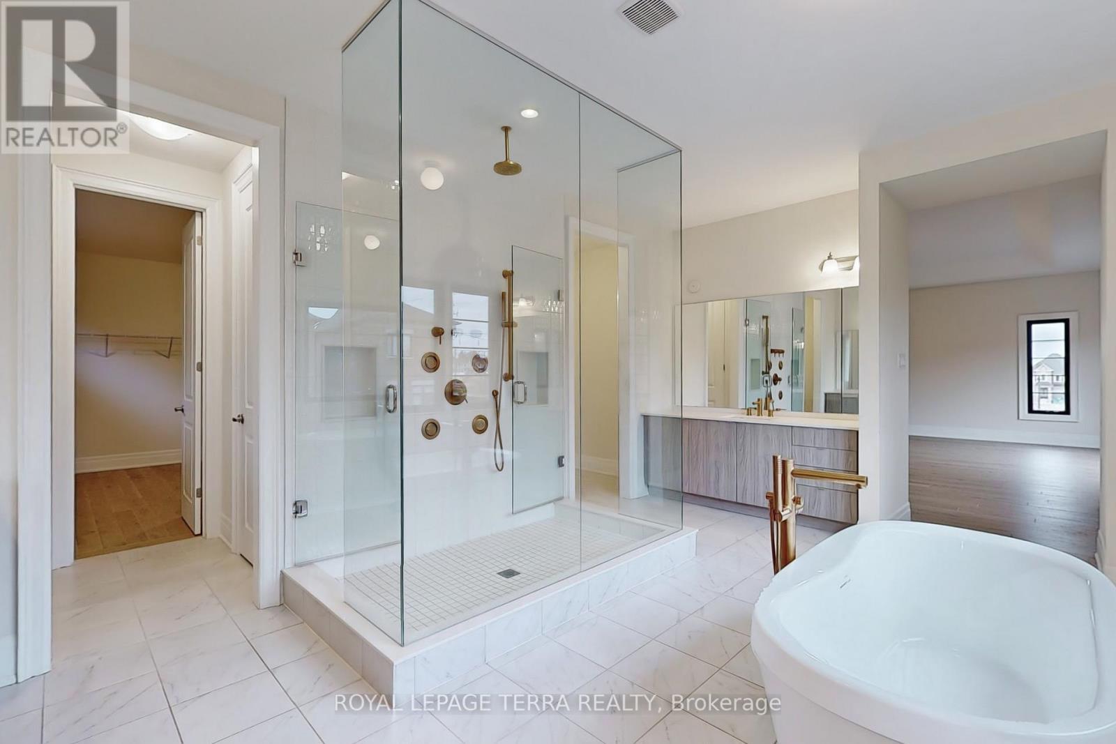 2 PINE HEIGHTS DR