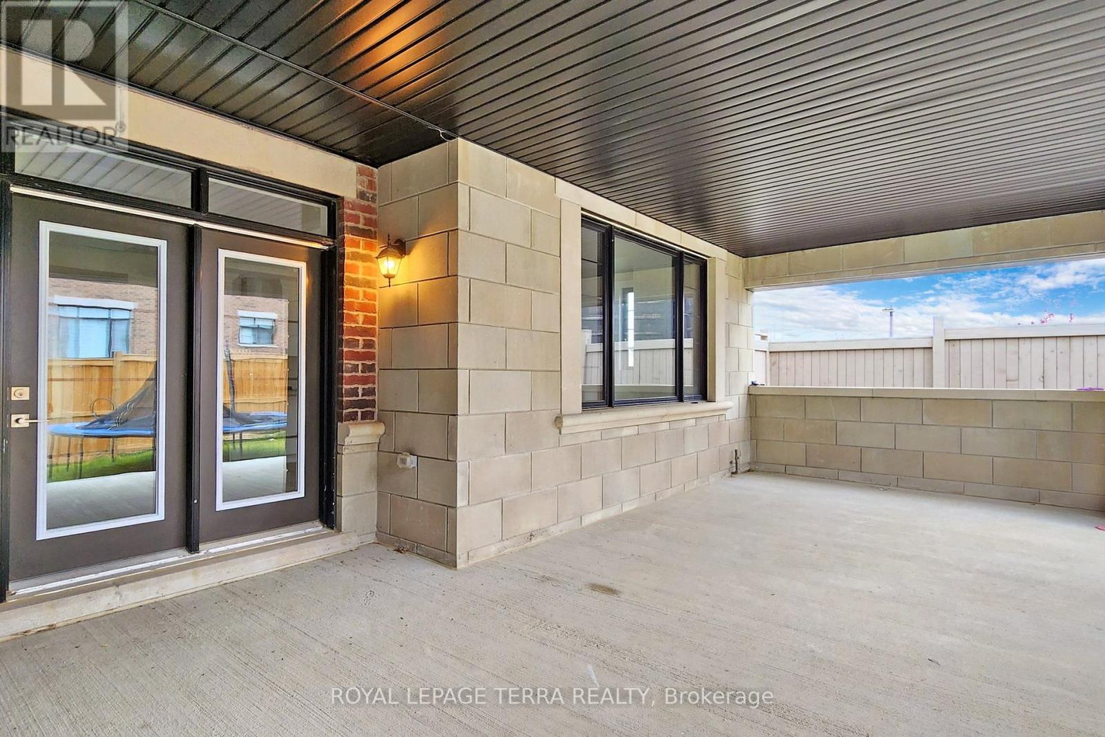 2 PINE HEIGHTS DR
