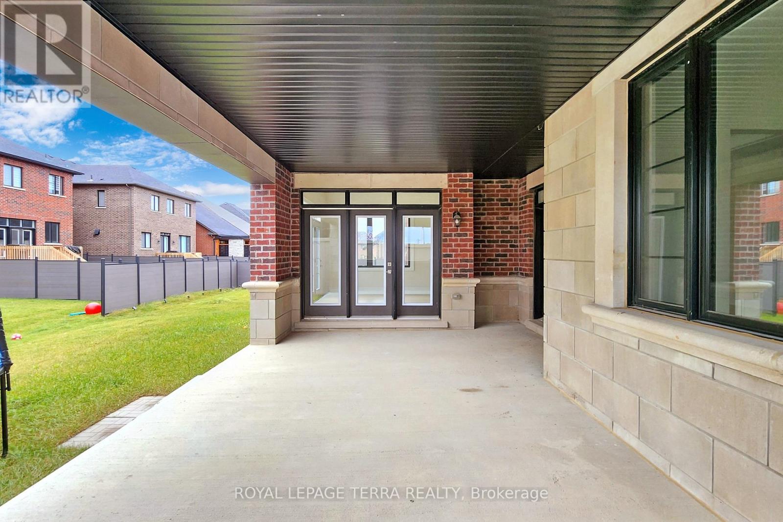 2 PINE HEIGHTS DR
