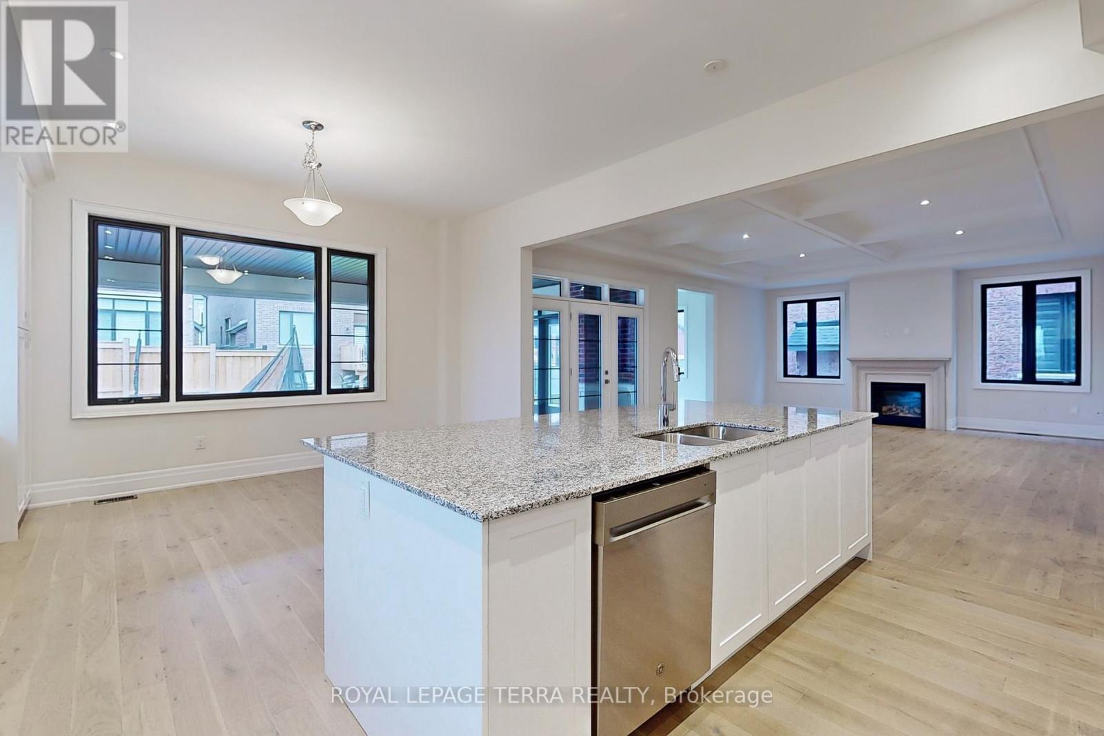 2 PINE HEIGHTS DR
