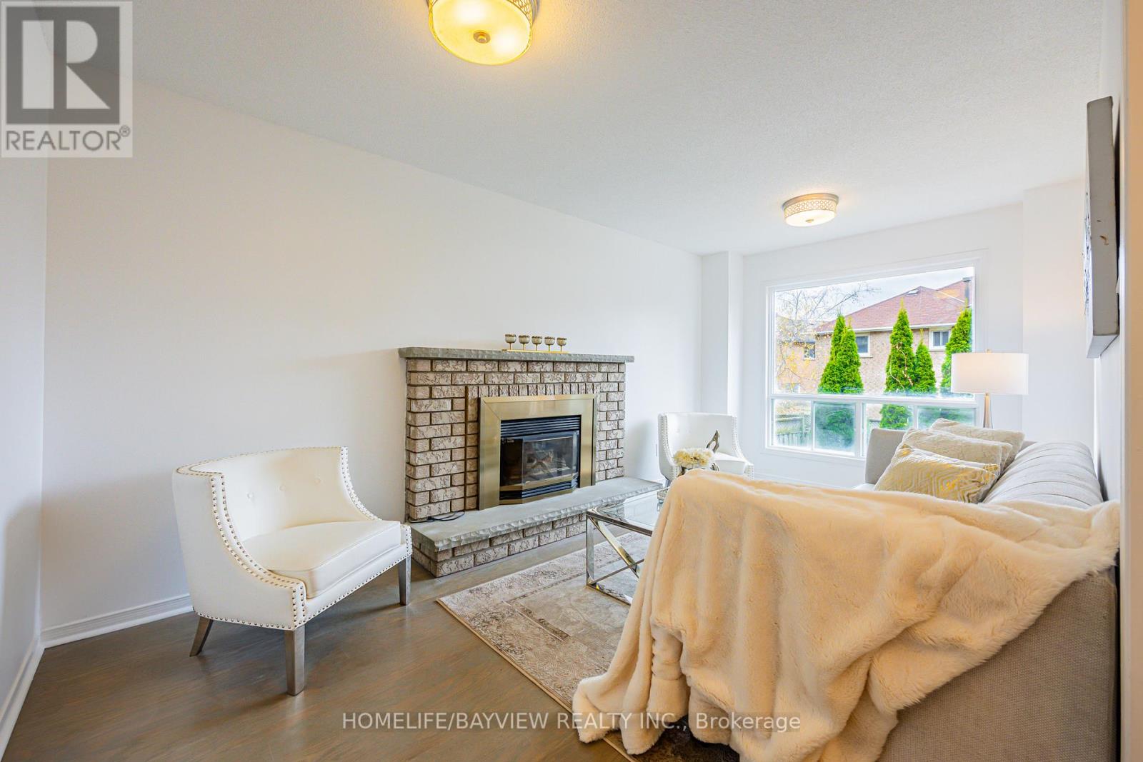 924 COLLEGE MANOR DR