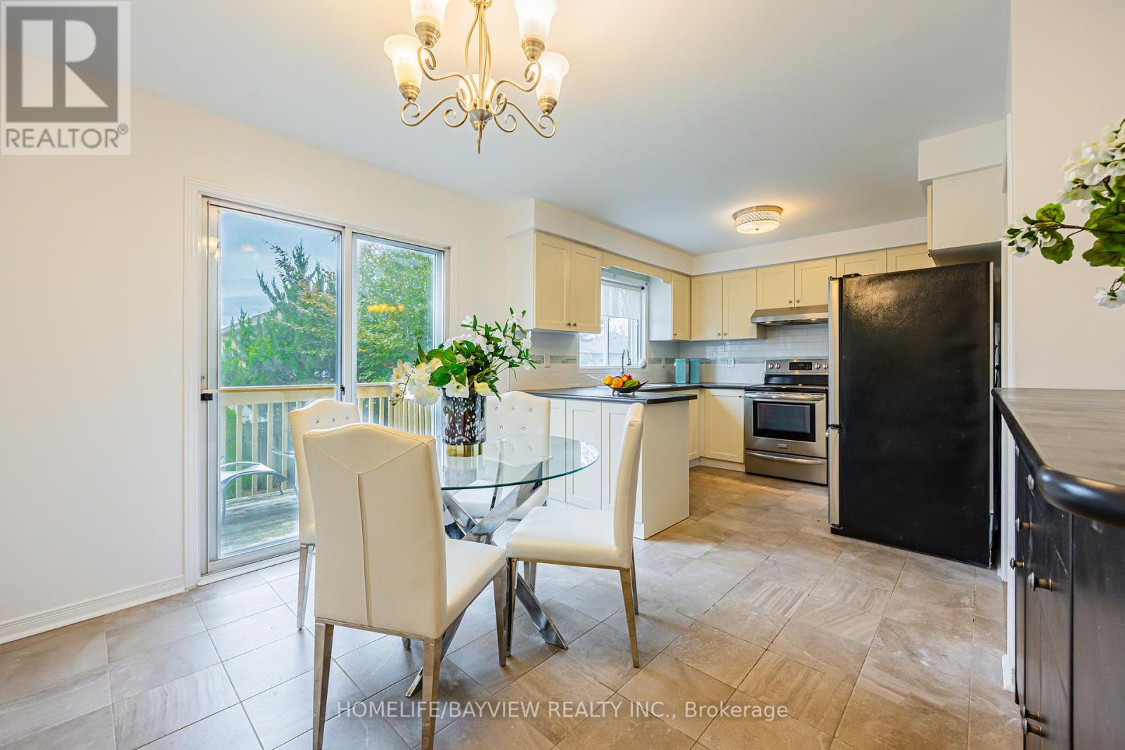924 COLLEGE MANOR DR