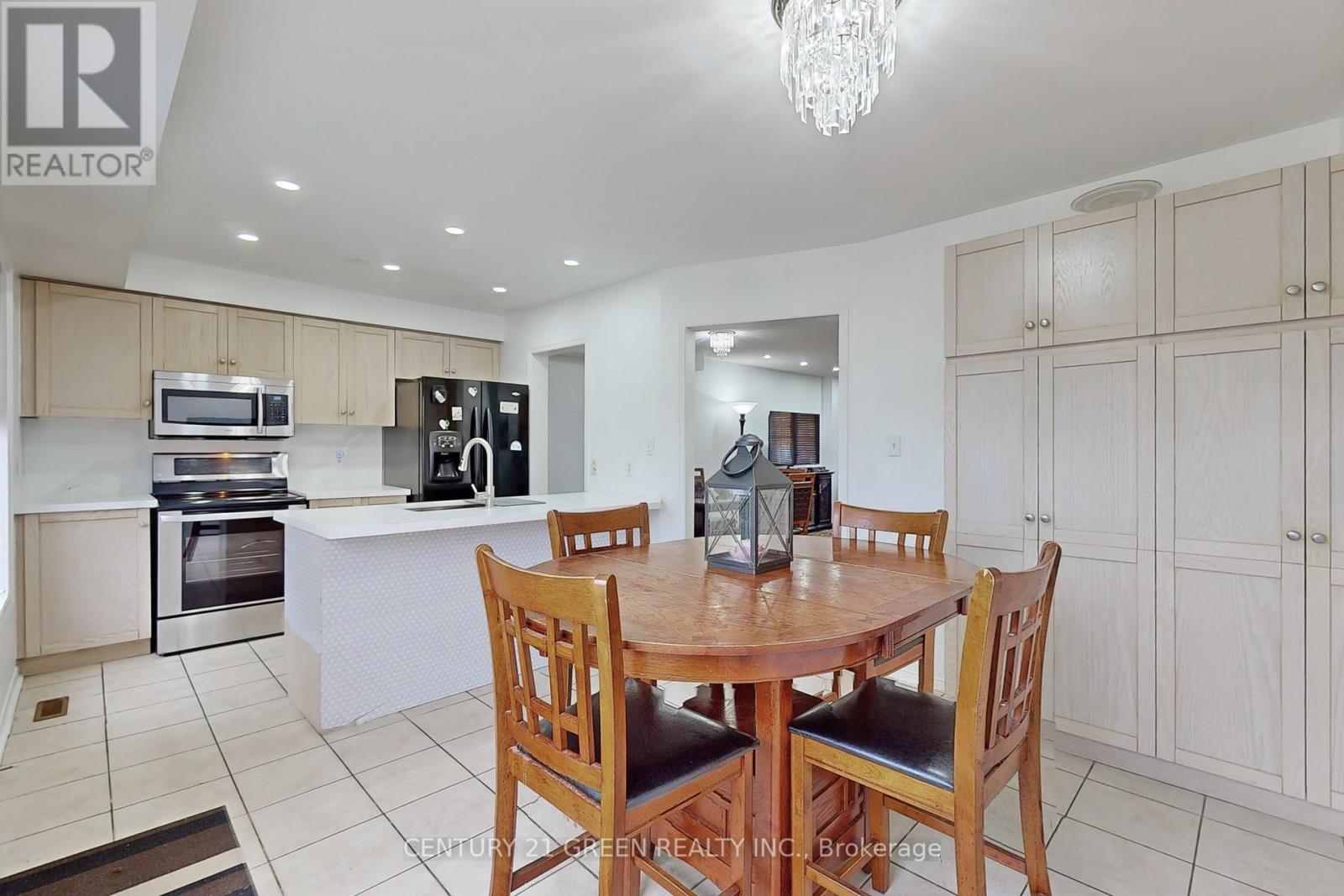 145 BAYWELL CRES S