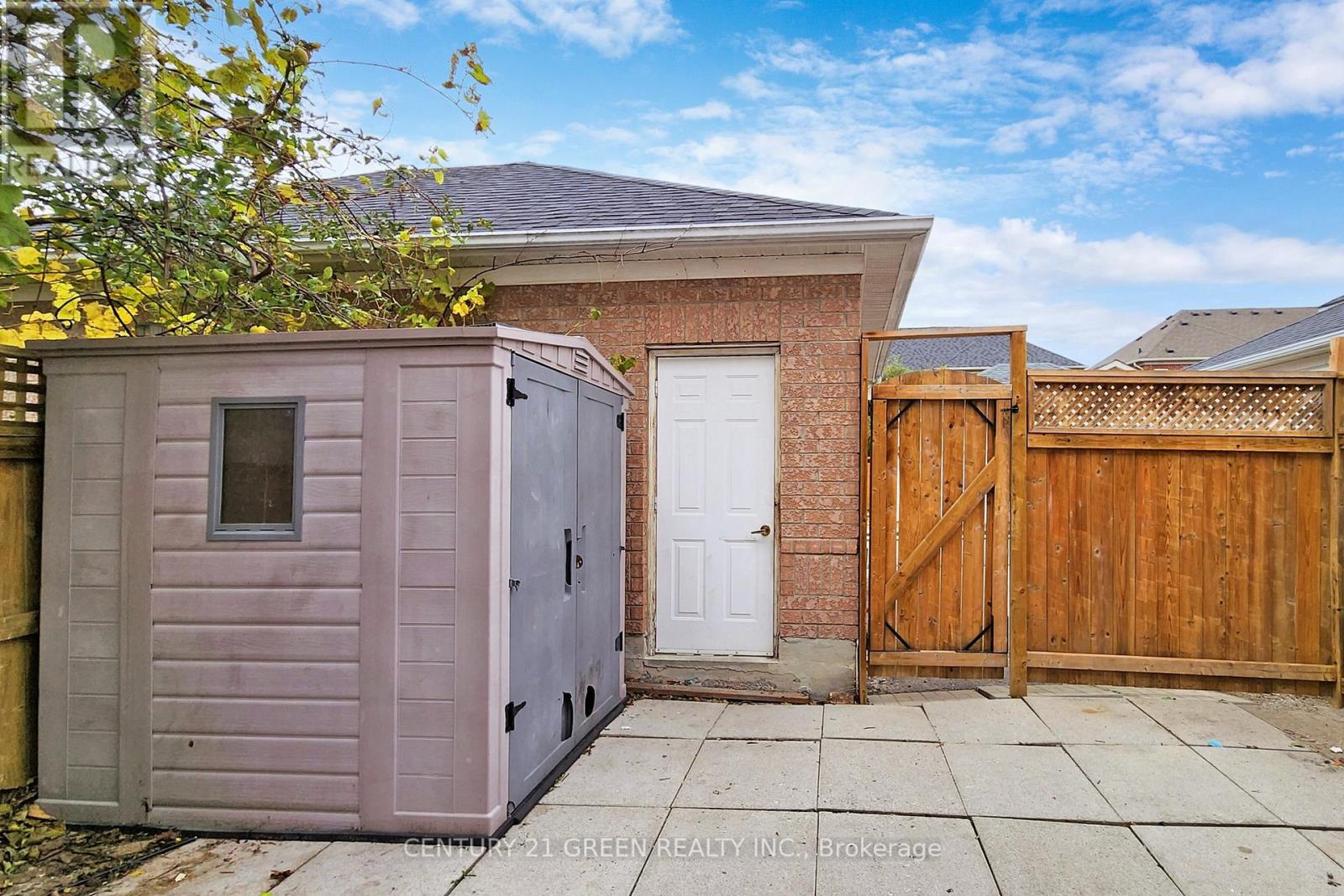145 BAYWELL CRES S