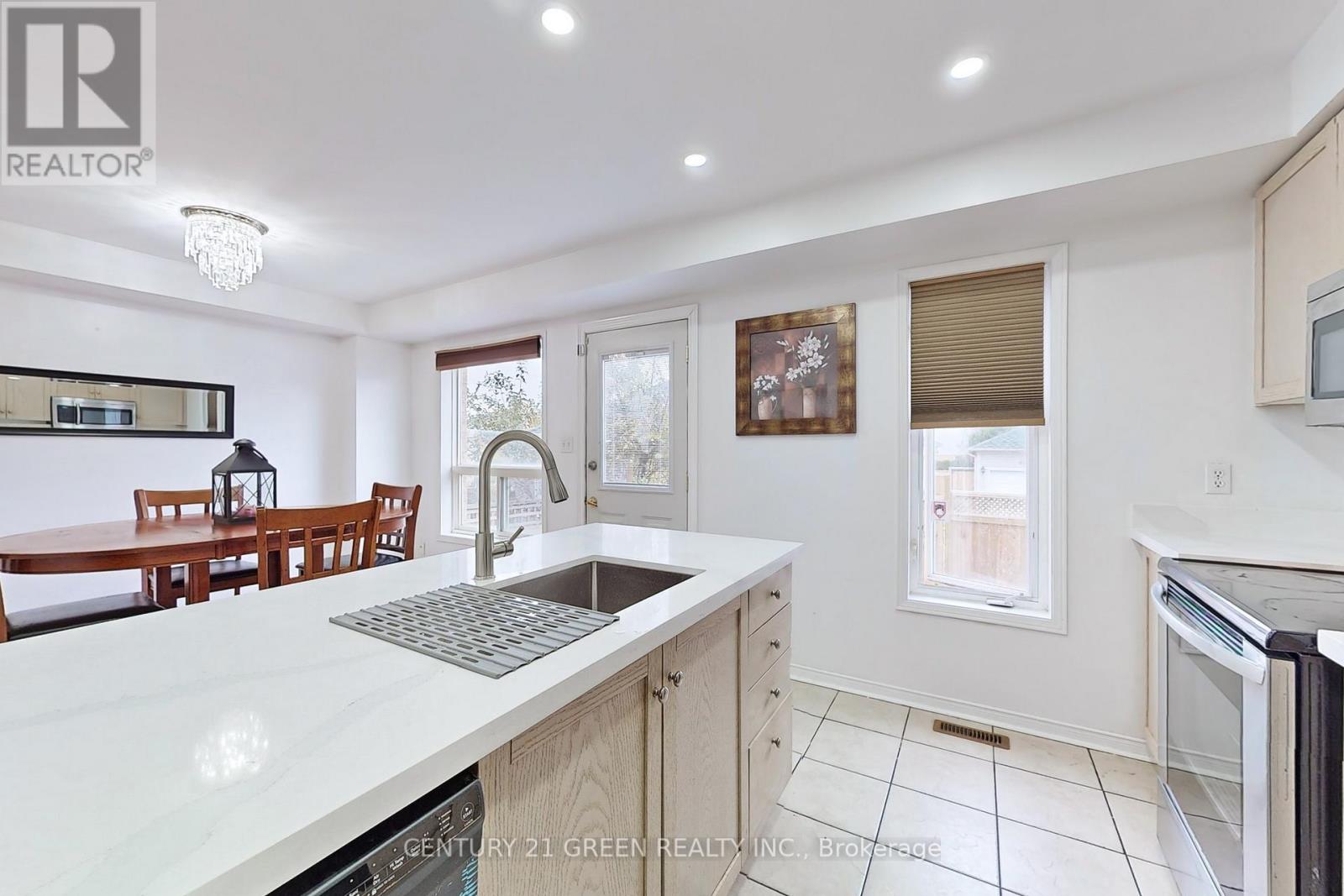 145 BAYWELL CRES S