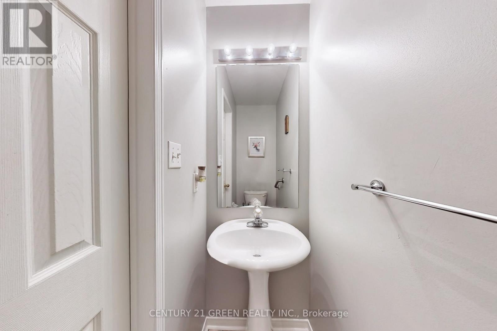 145 BAYWELL CRES S