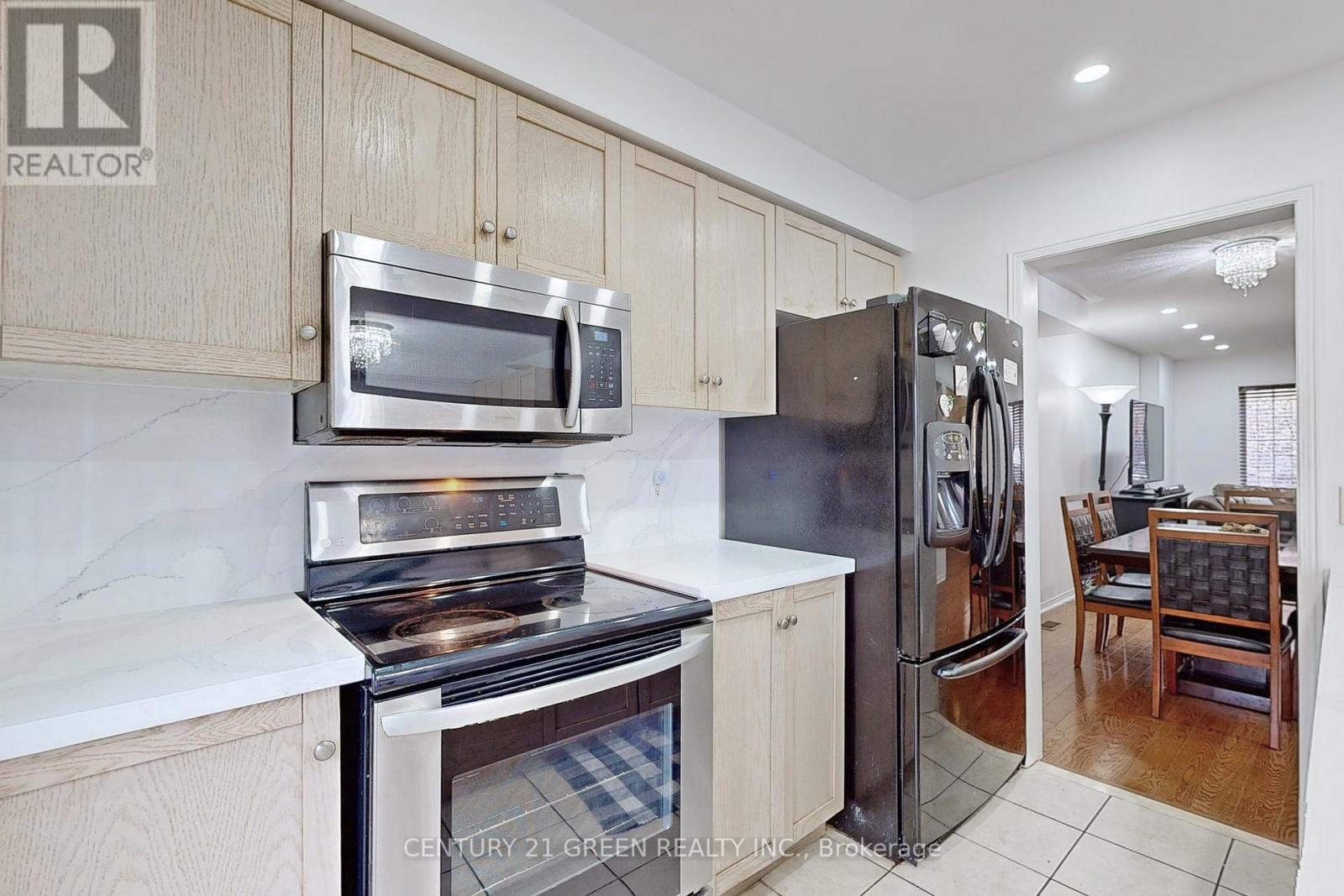 145 BAYWELL CRES S