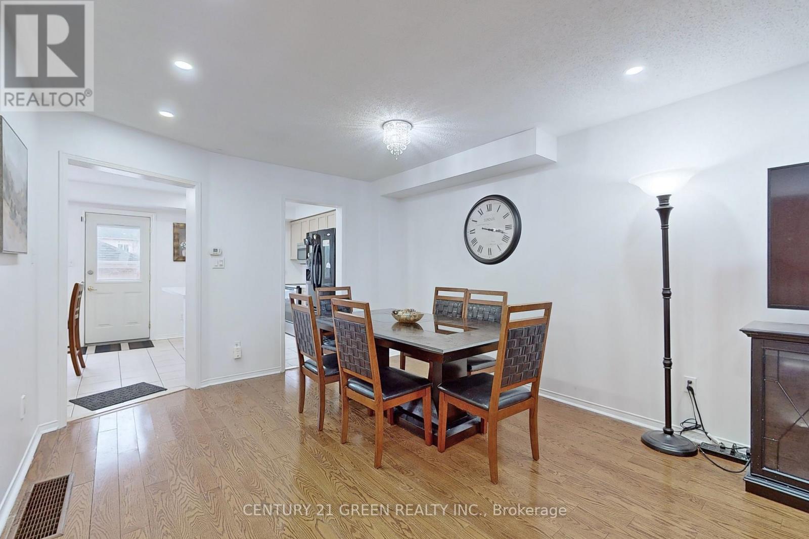 145 BAYWELL CRES S