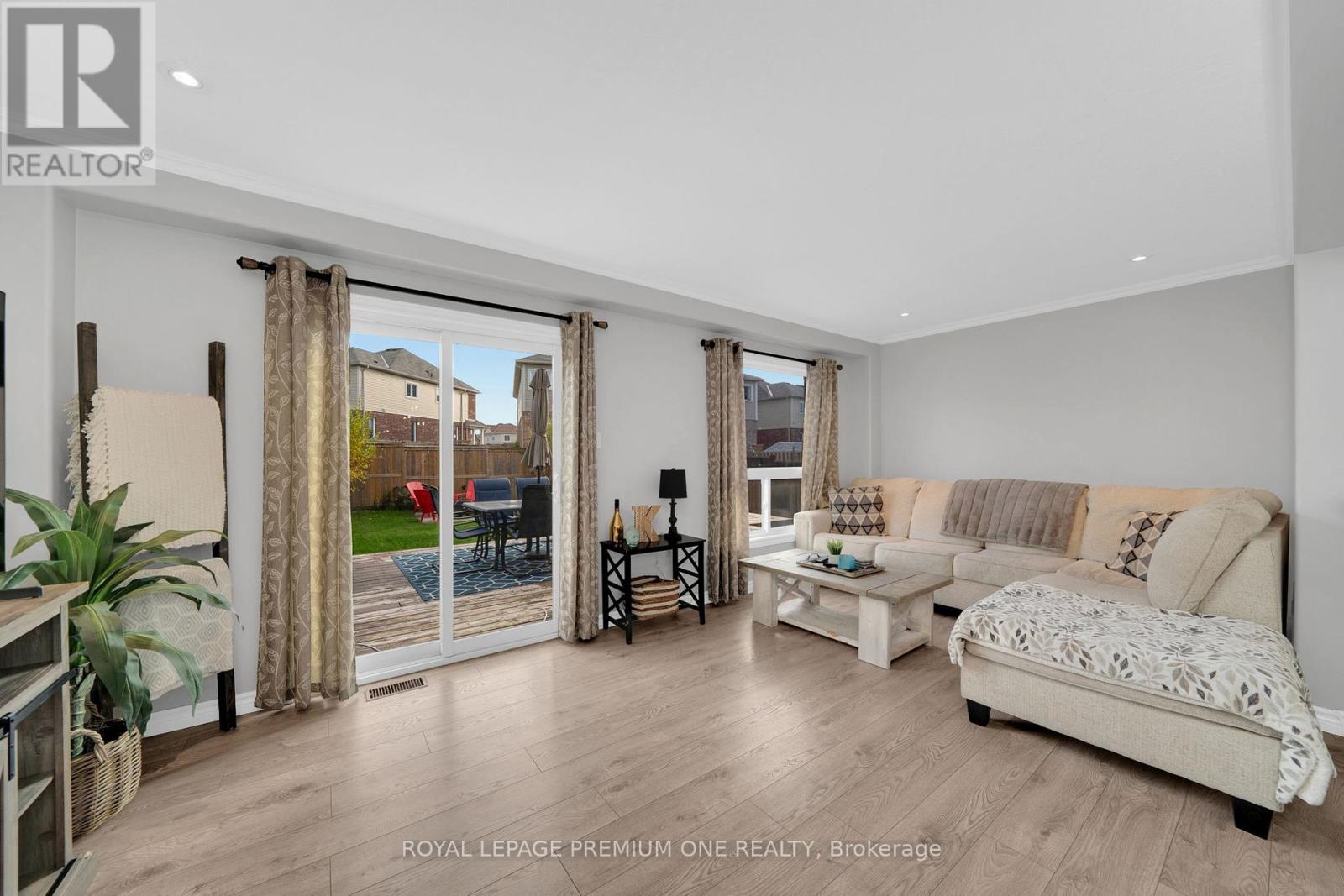 31 STEVENSON ST