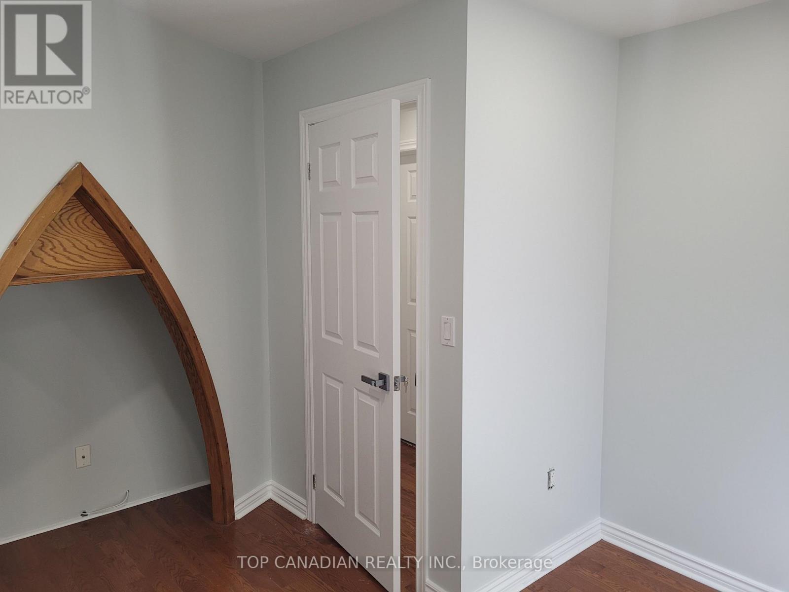 #MAIN -127 HURON HEIGHTS DR, #Main