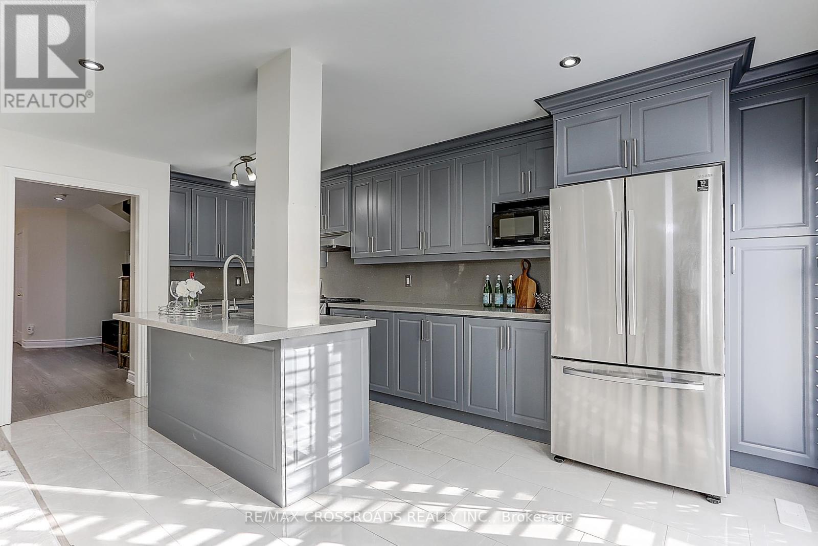 271 HOLLANDVIEW TR