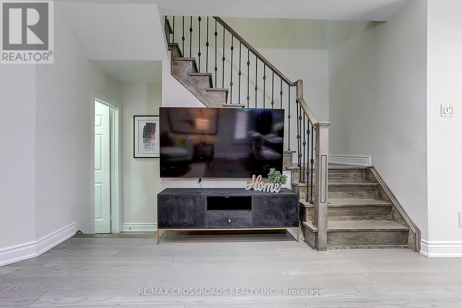 271 HOLLANDVIEW TR