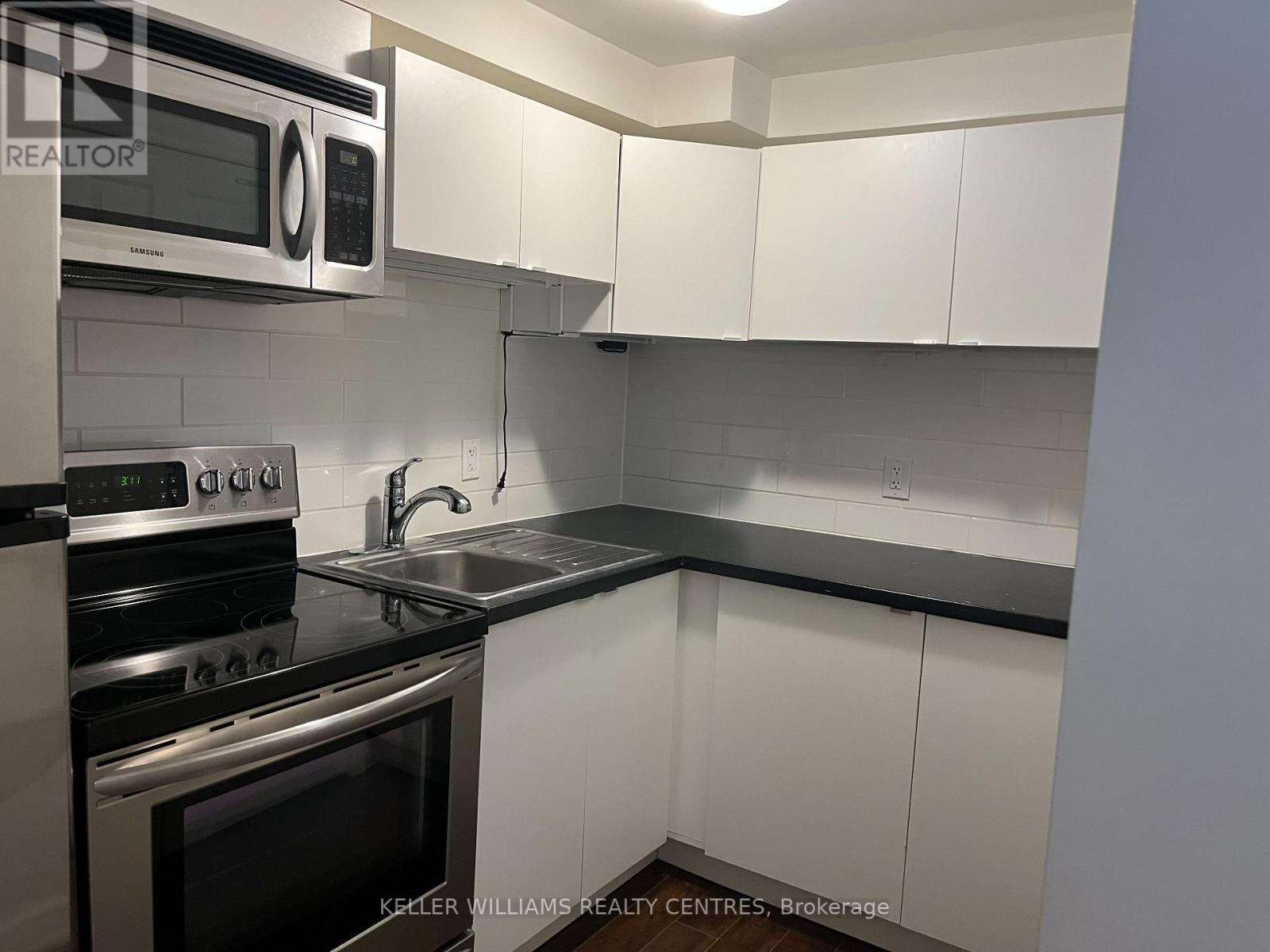 #B -211 SILVERBIRCH DR, #B