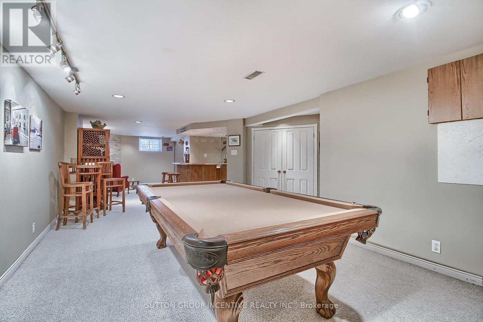 142 AVENUE RD