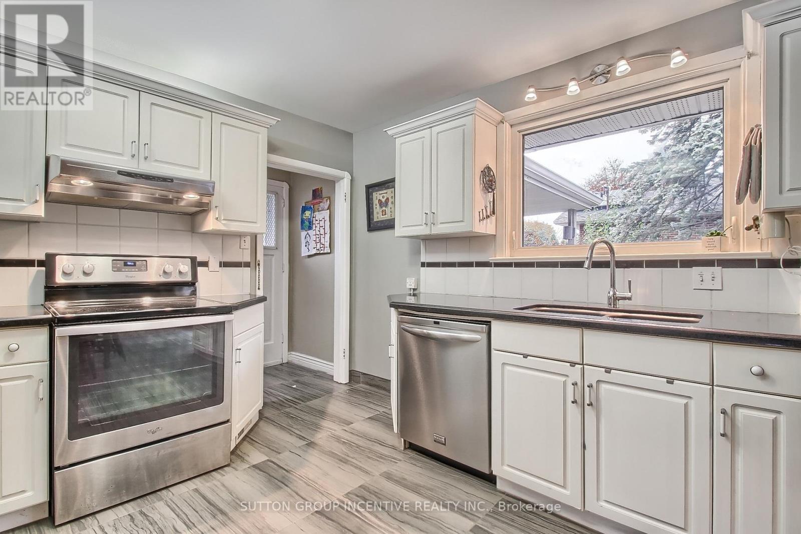 142 AVENUE RD