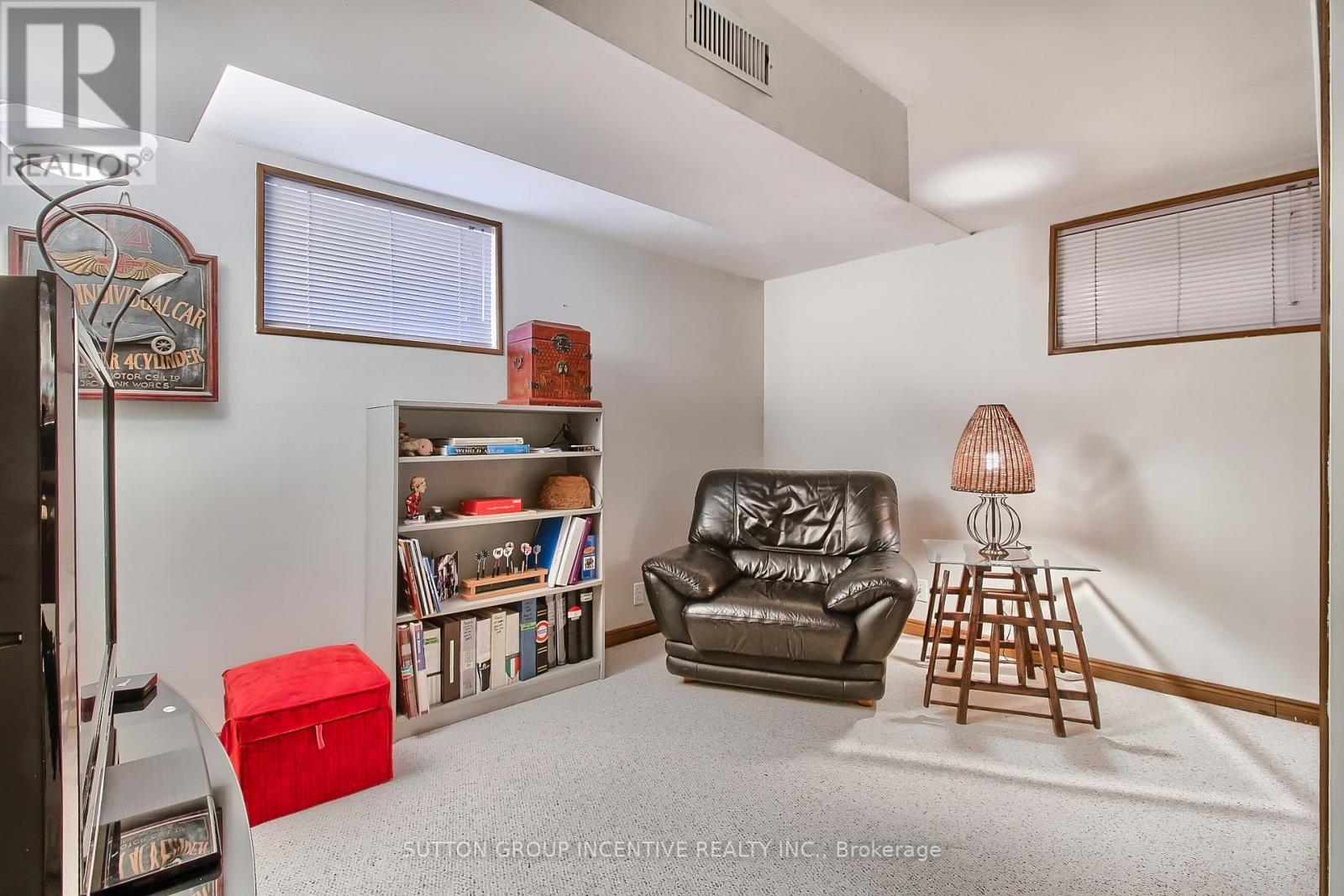 142 AVENUE RD