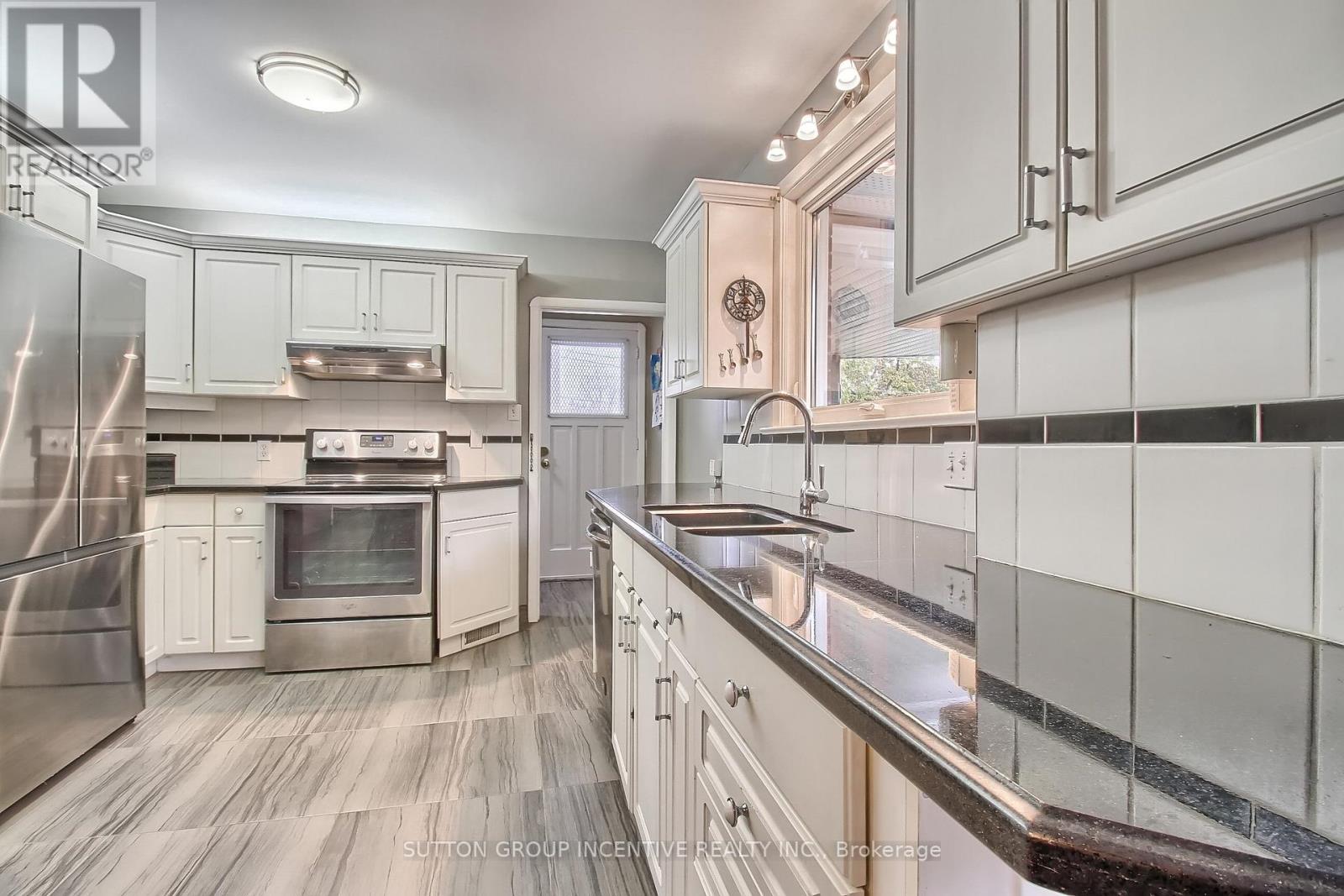 142 AVENUE RD