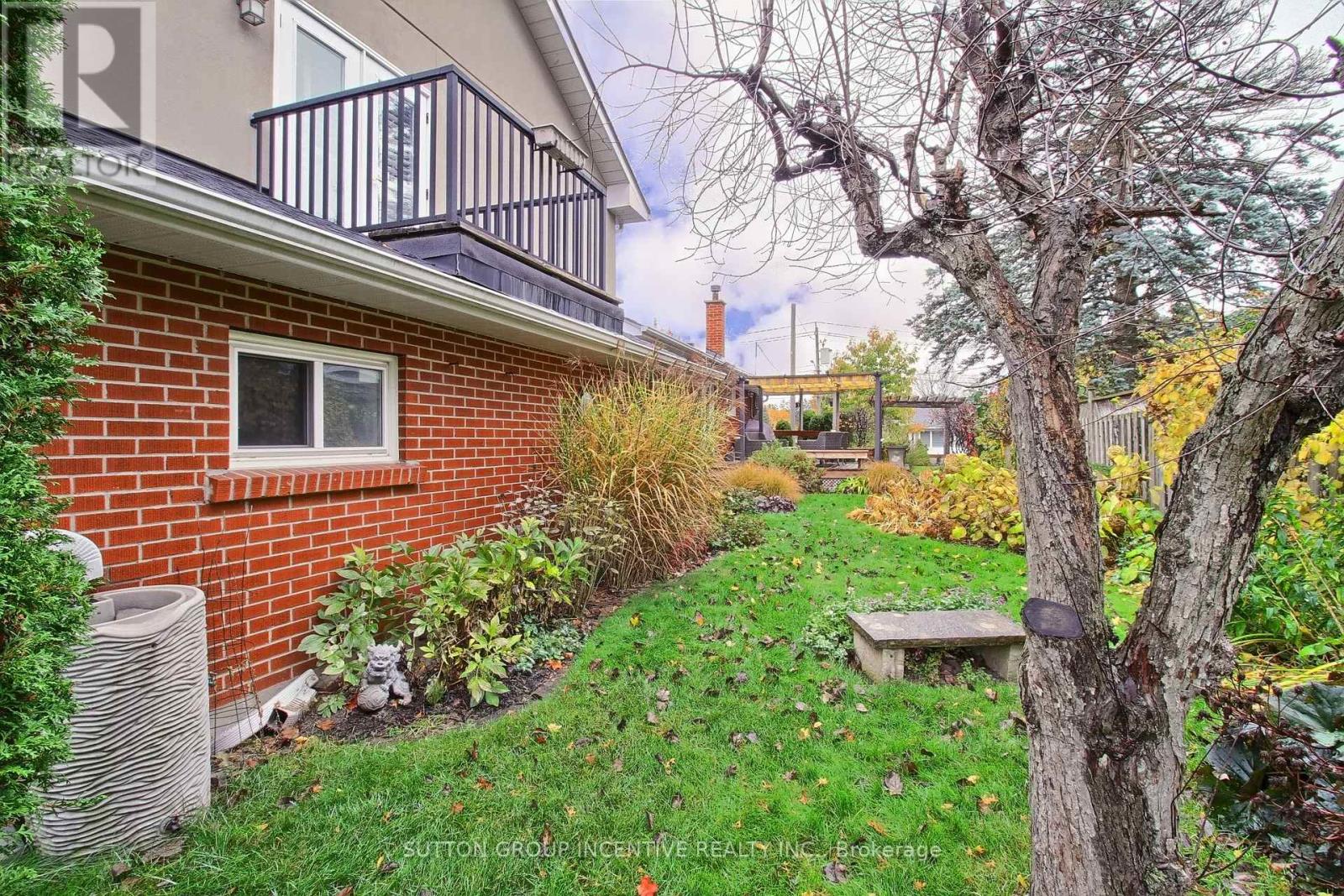 142 AVENUE RD