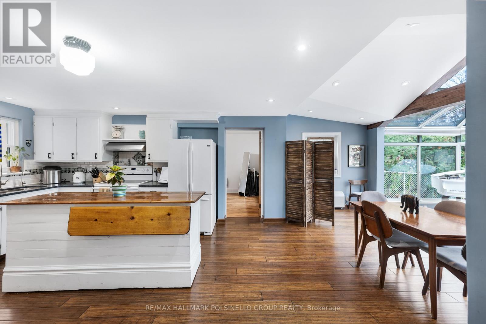 399 AMELIA ST