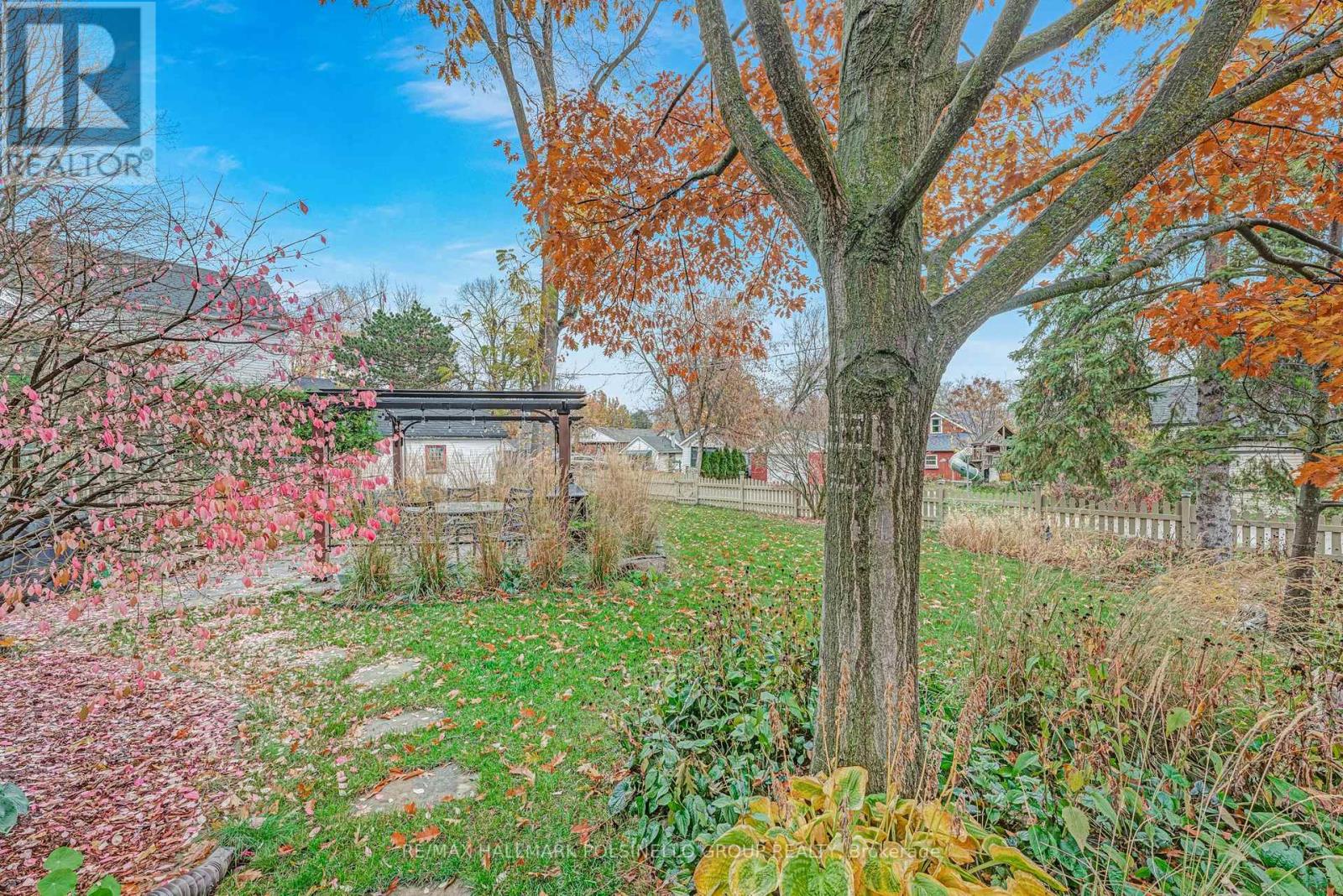 399 AMELIA ST