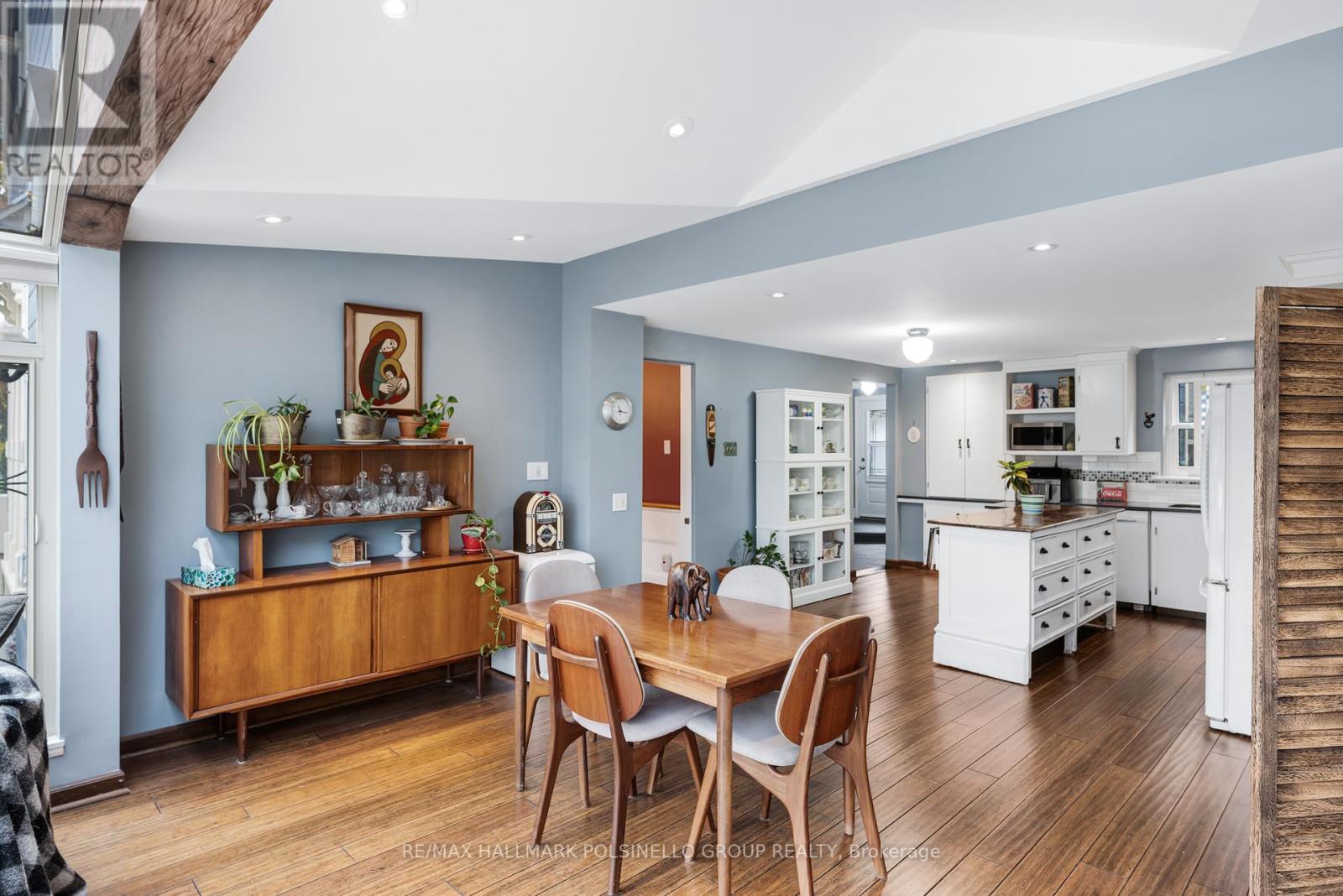 399 AMELIA ST
