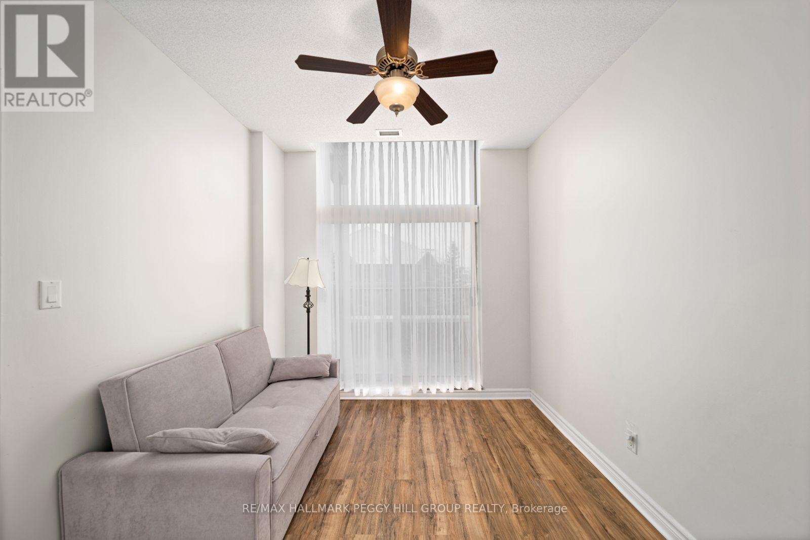 4 BRIAR HILL HTS