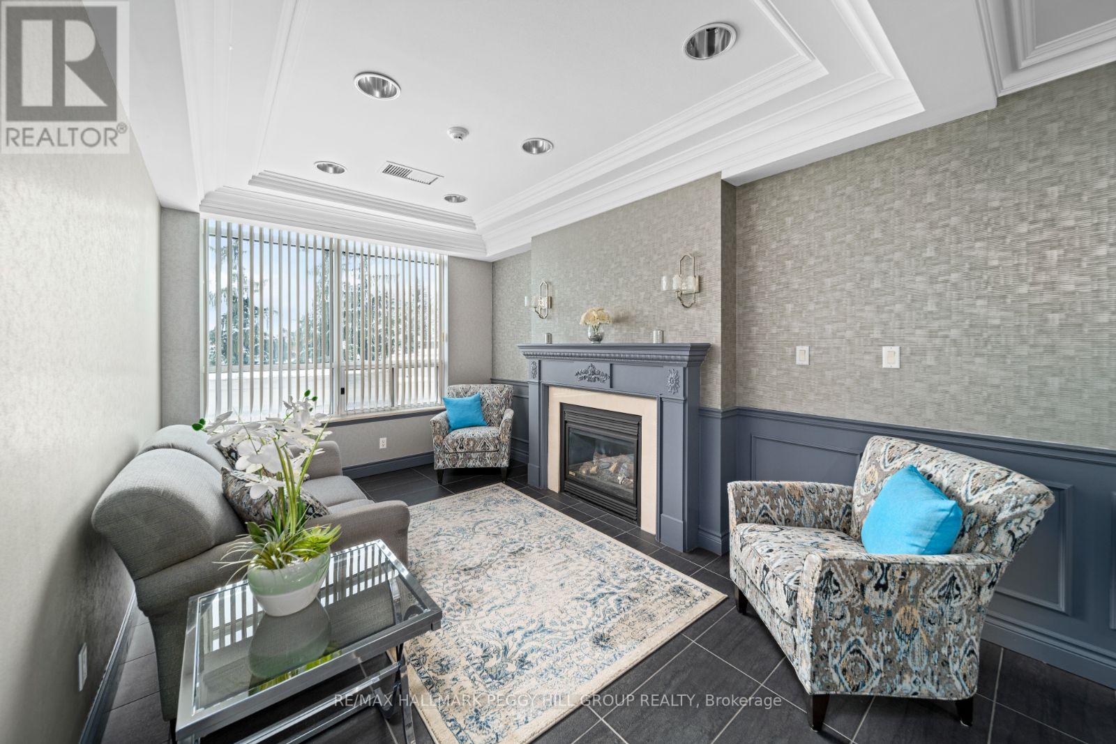 4 BRIAR HILL HTS