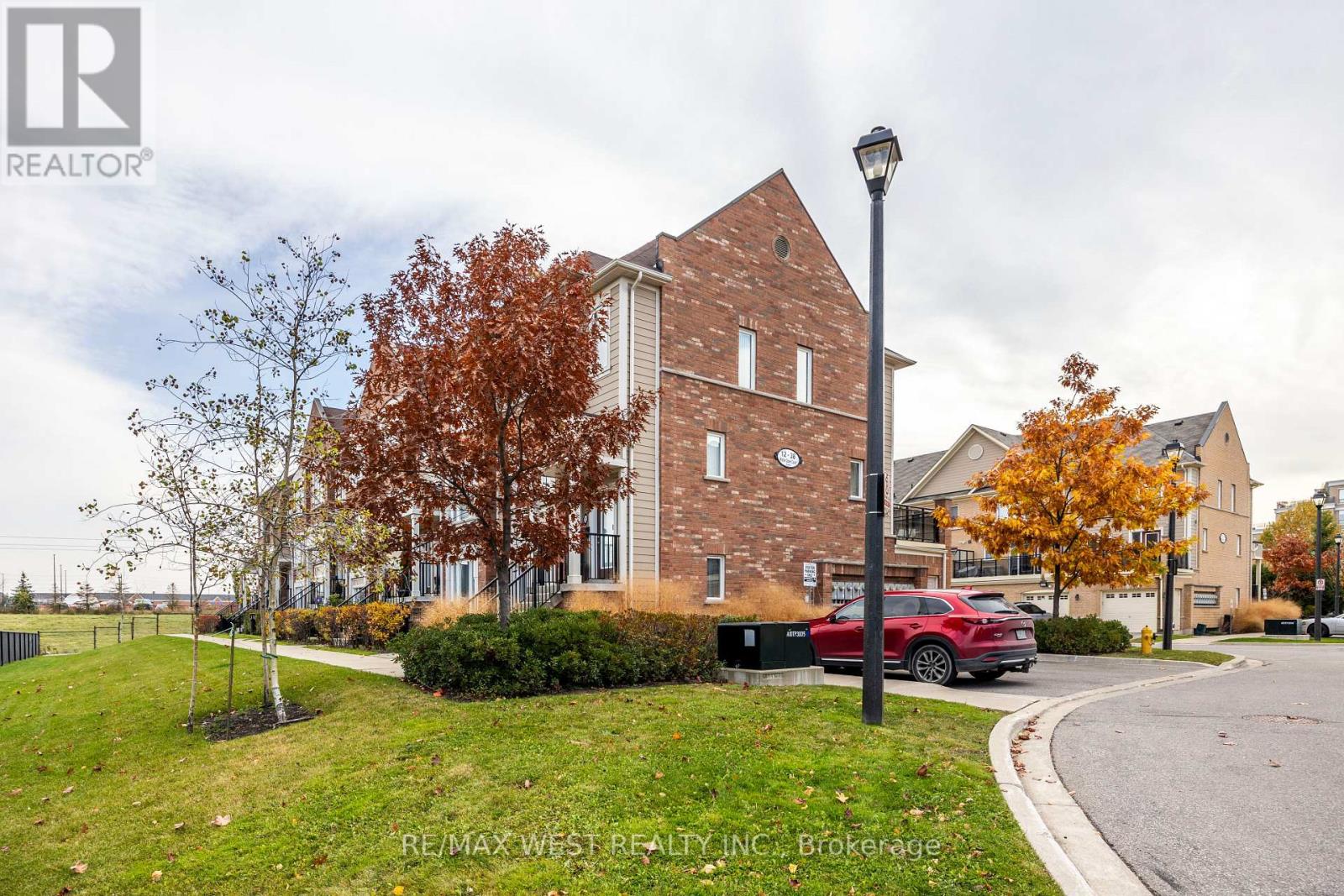 #8 -36 WALTER DOVE CRT E, #8