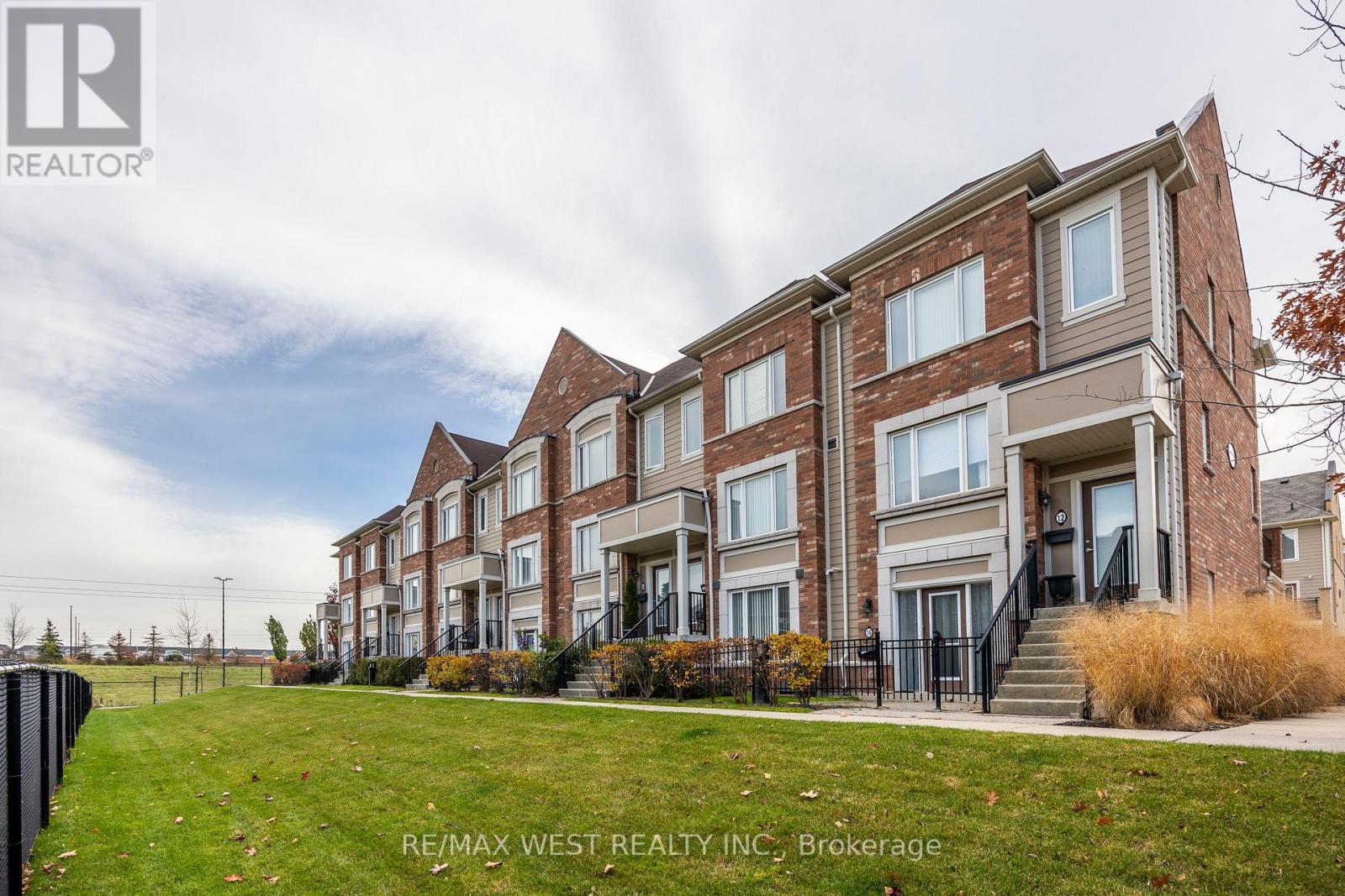 #8 -36 WALTER DOVE CRT E, #8