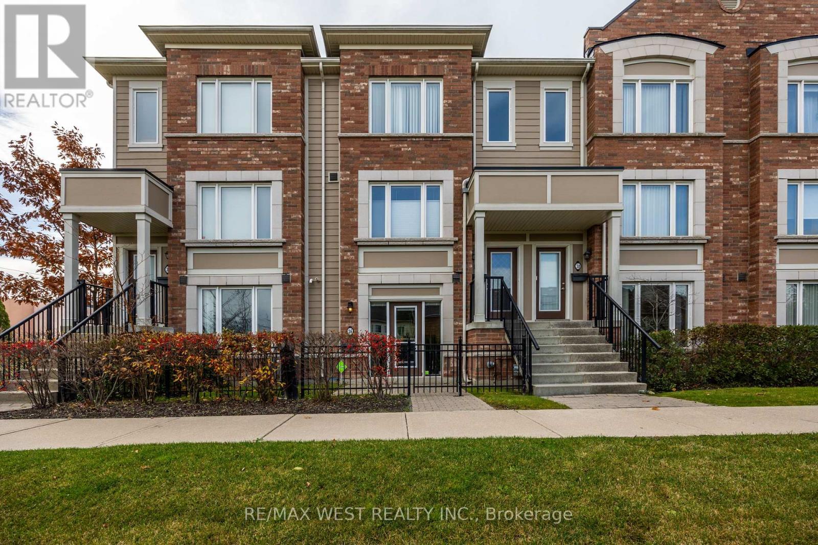 #8 -36 WALTER DOVE CRT E, #8
